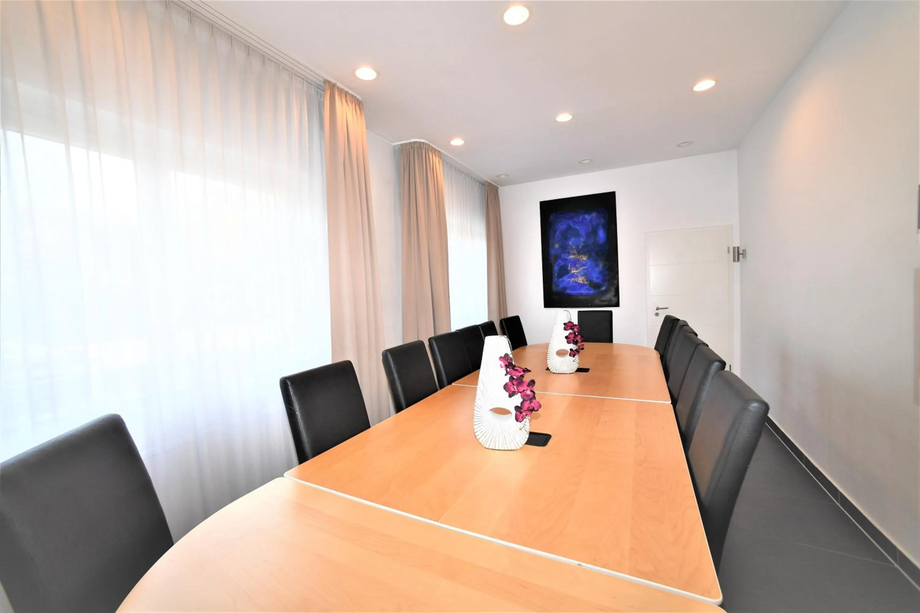 Business facilities in Ascot Hotel