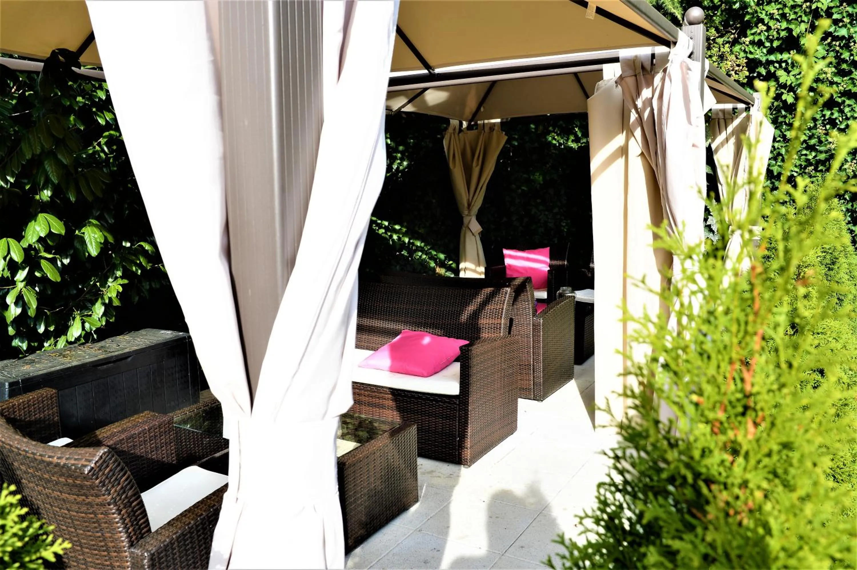 Spring in Ascot Hotel