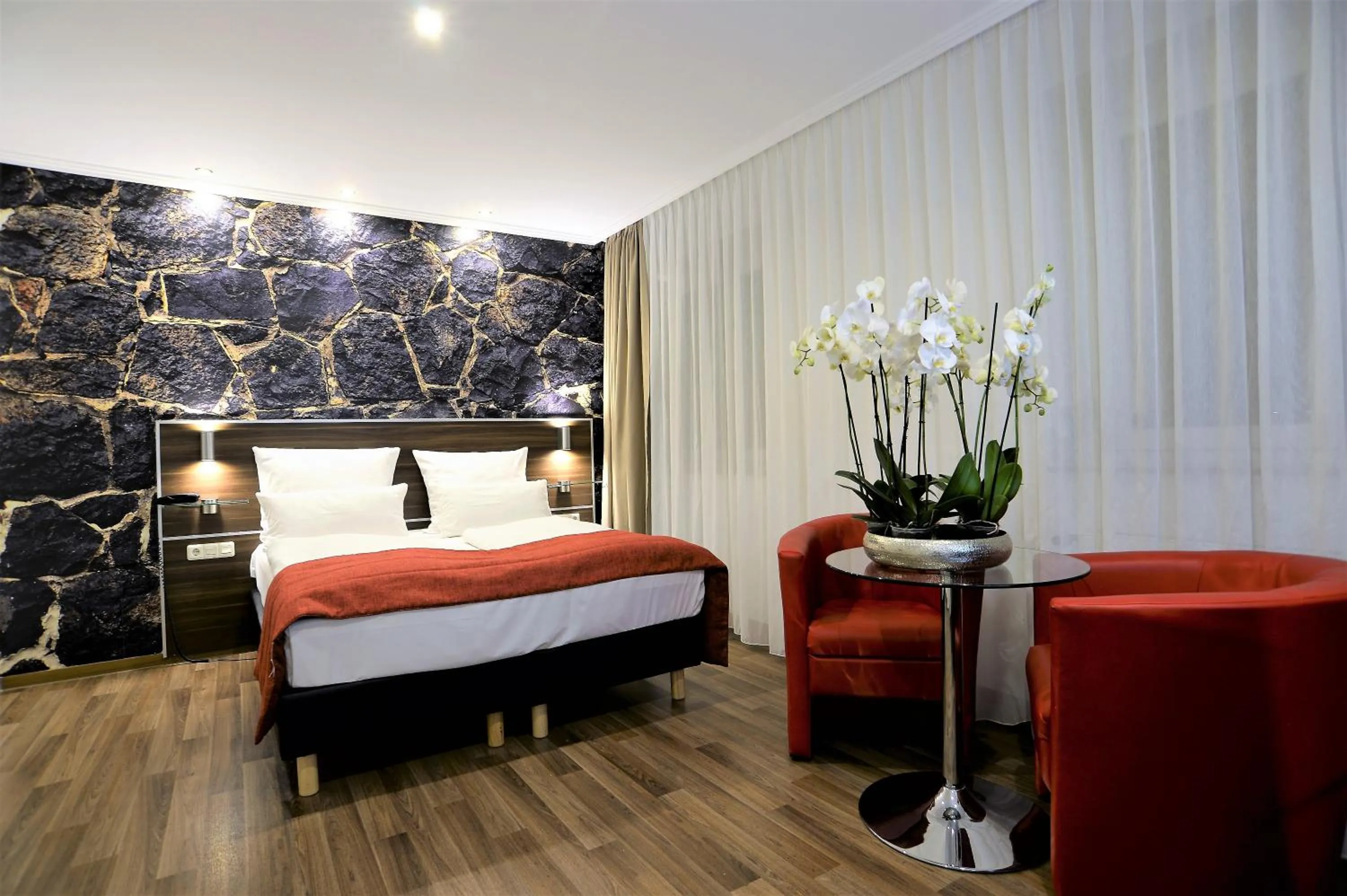 Bedroom, Bed in Ascot Hotel