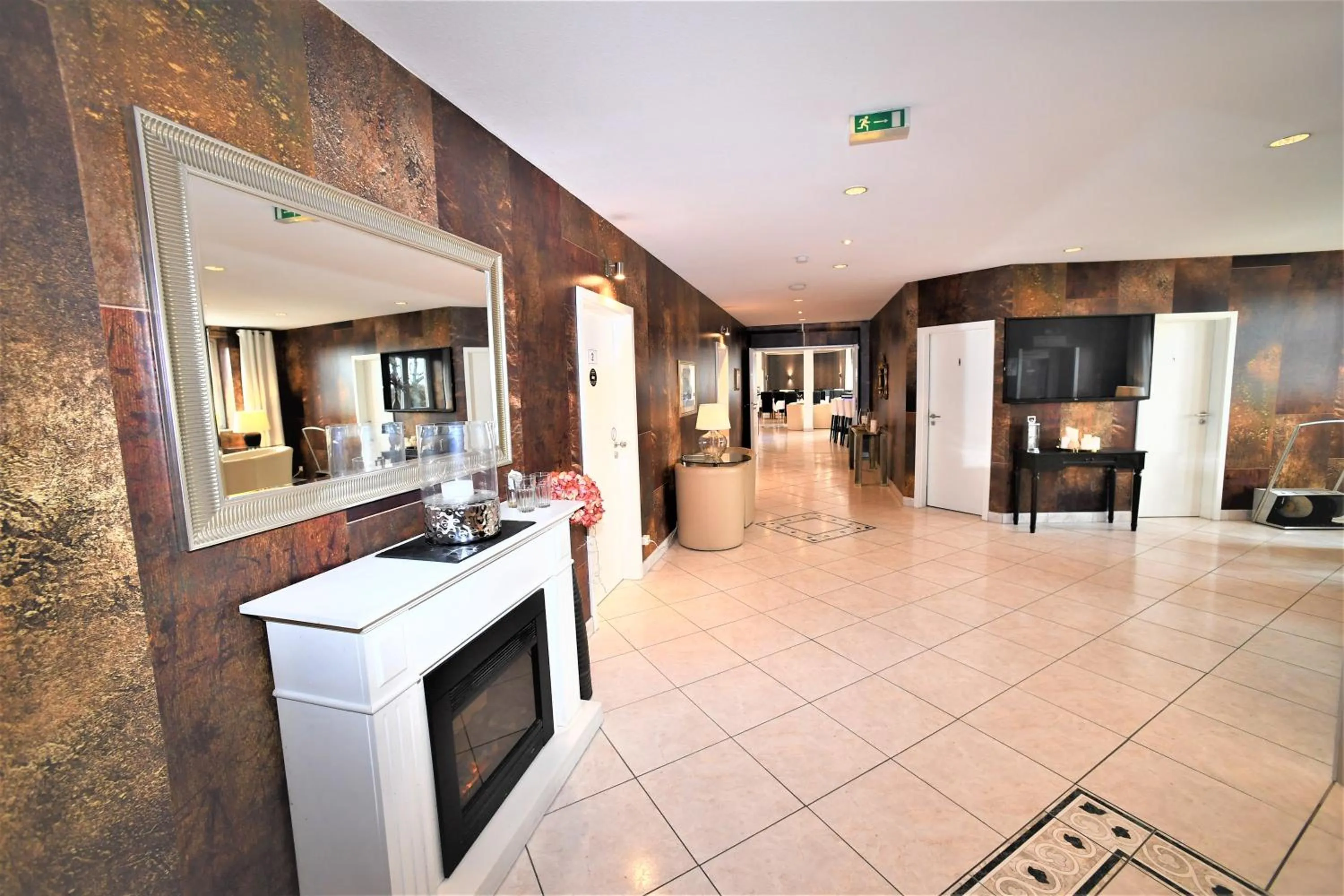 Communal lounge/ TV room in Ascot Hotel