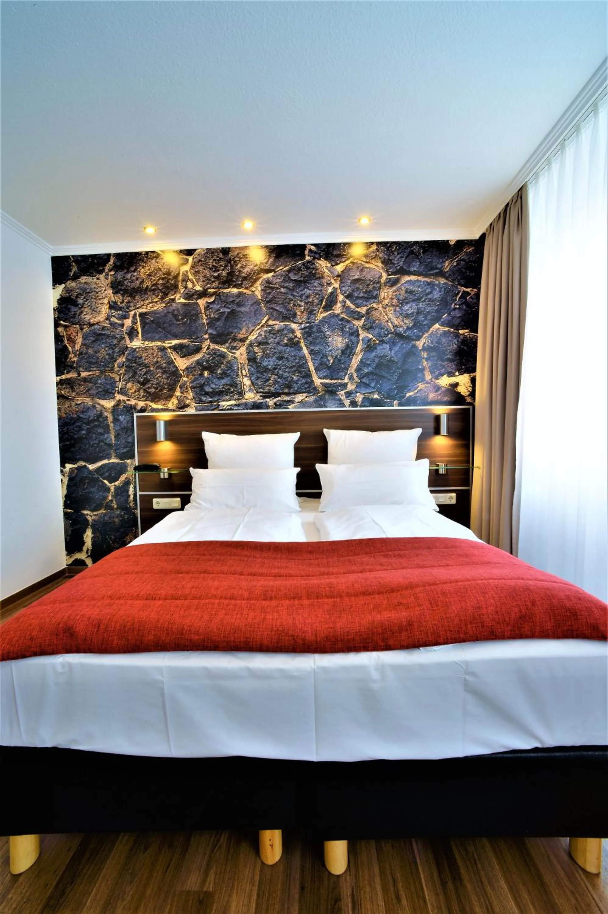 Bedroom, Bed in Ascot Hotel