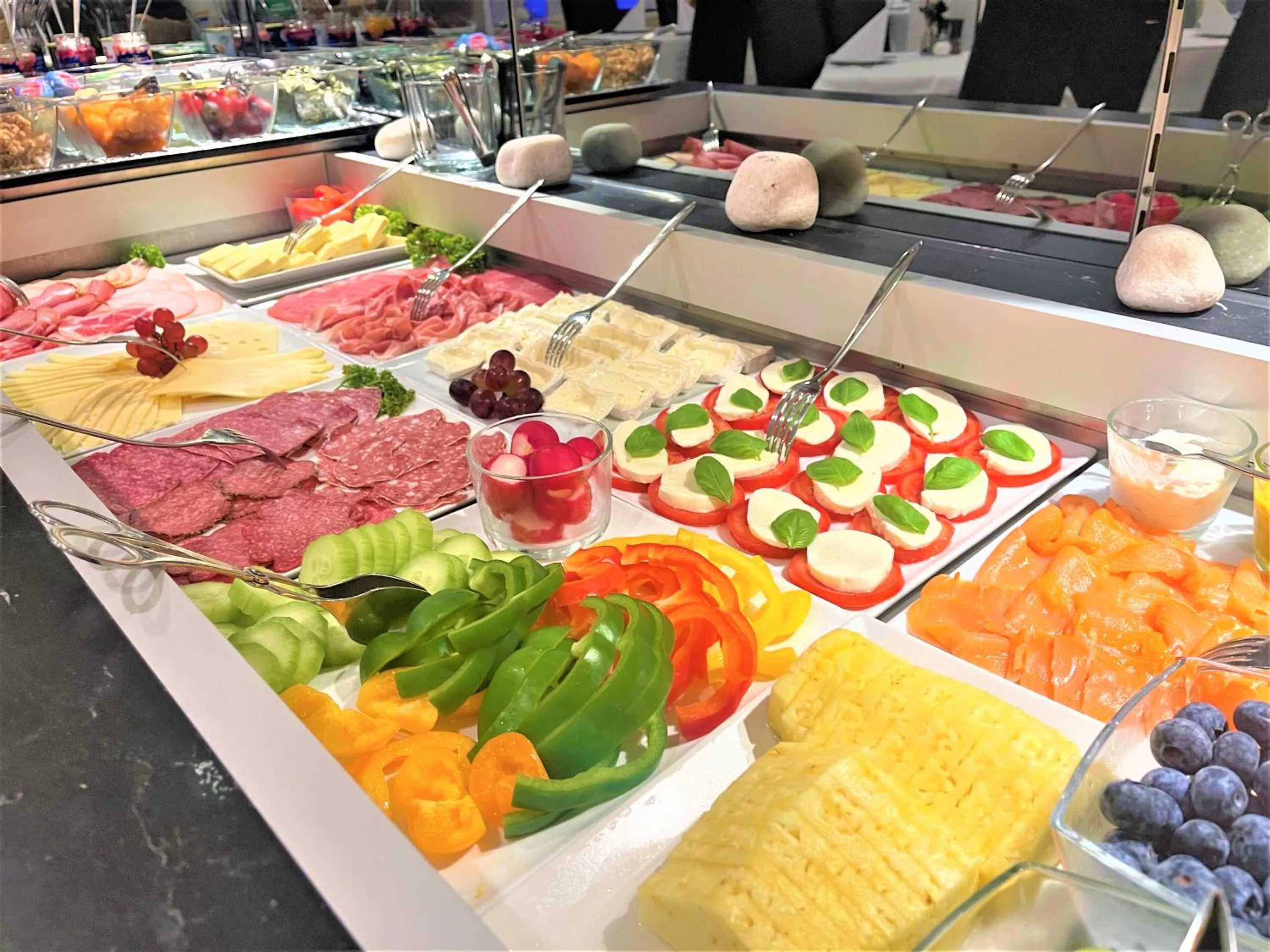 Buffet breakfast in Ascot Hotel