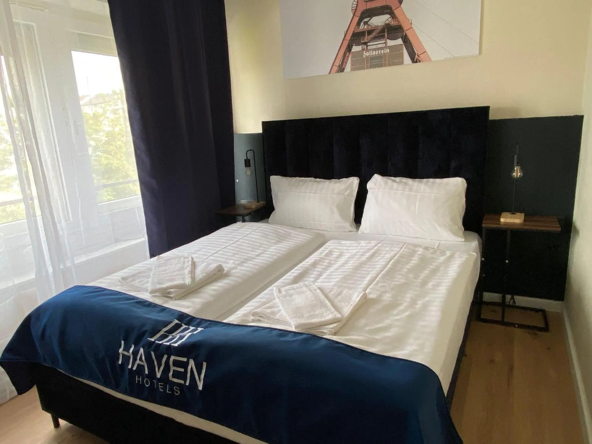 Bedroom, Bed in Haven Hotel - Wuppertal