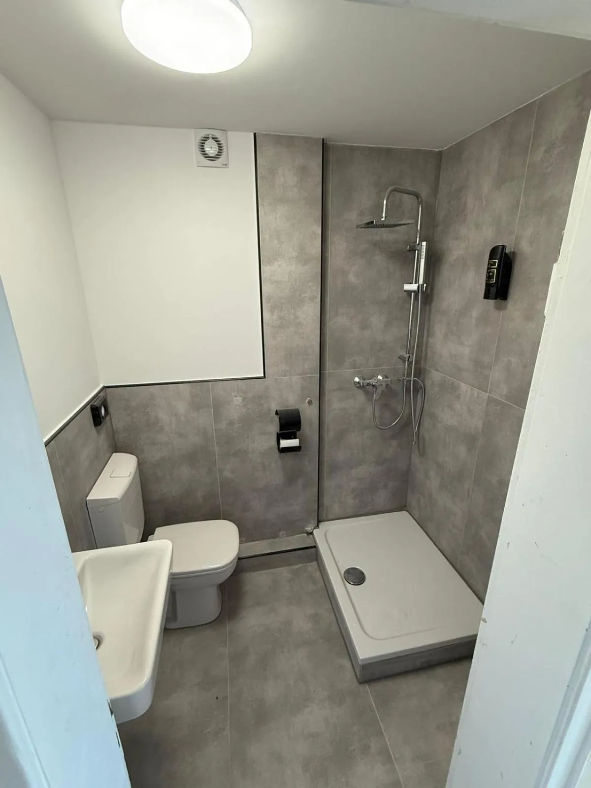 Shower in Haven Hotel - Wuppertal