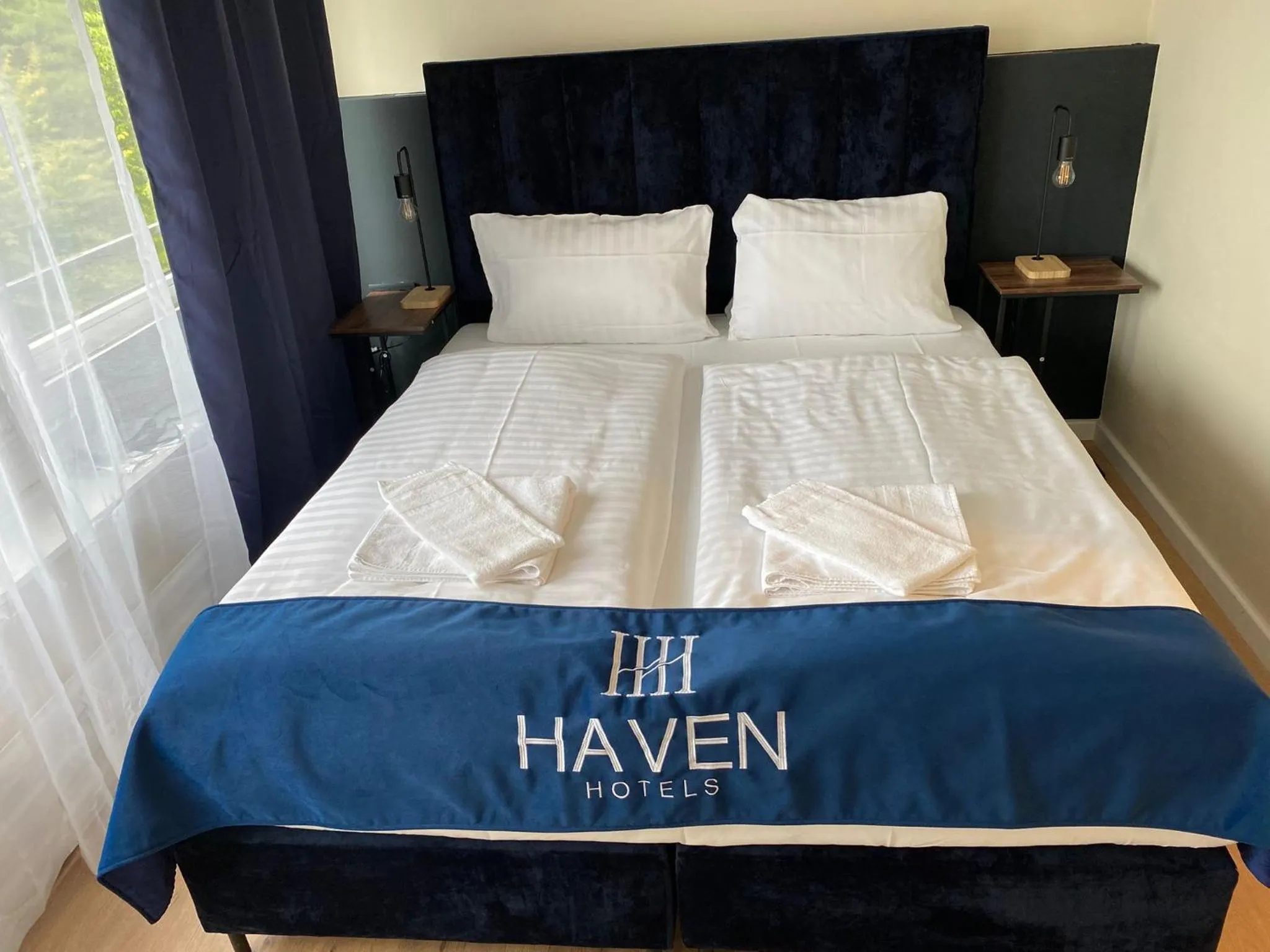 Bedroom, Bed in Haven Hotel - Wuppertal