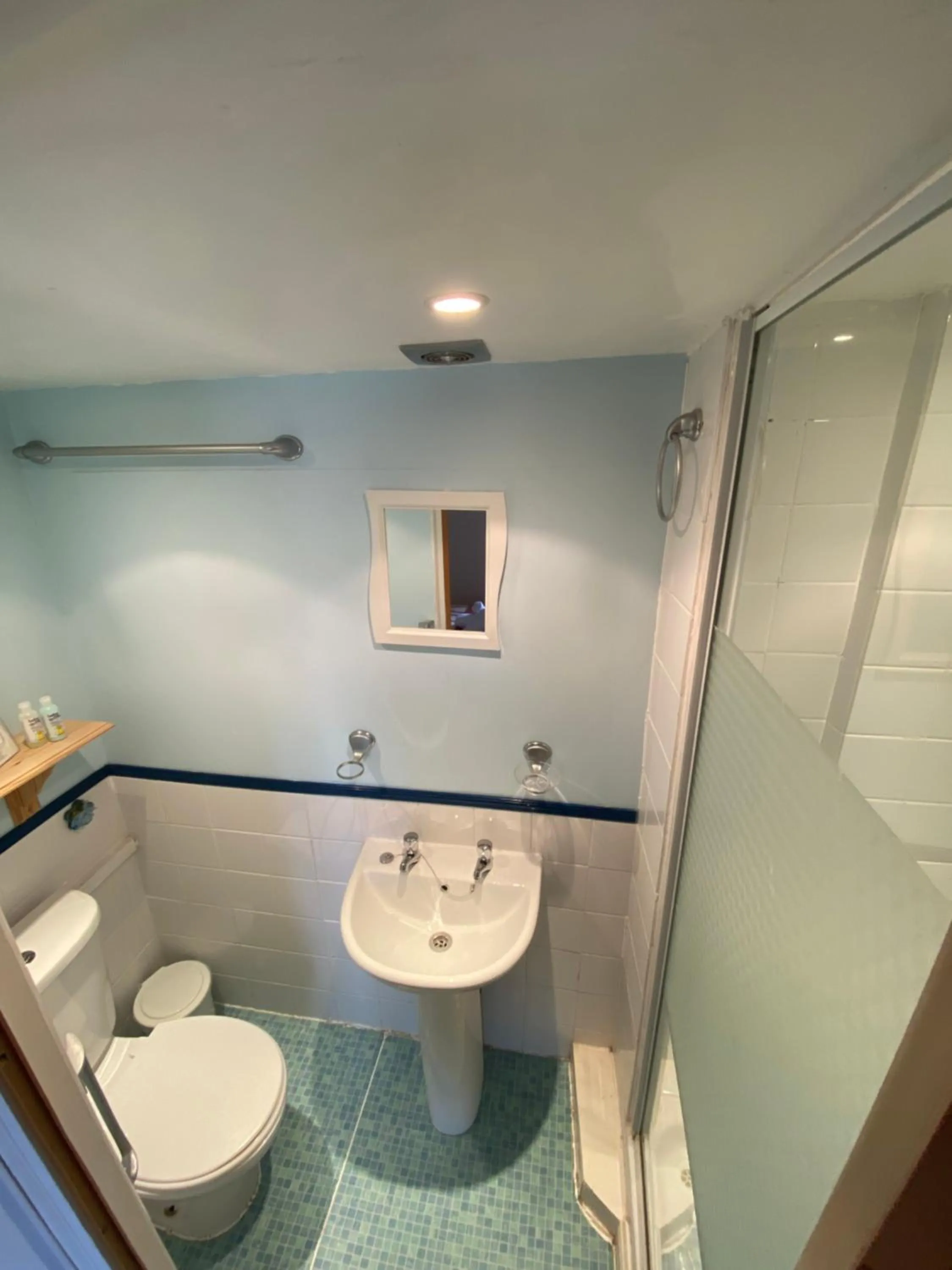 Bathroom in White Moon Hotel