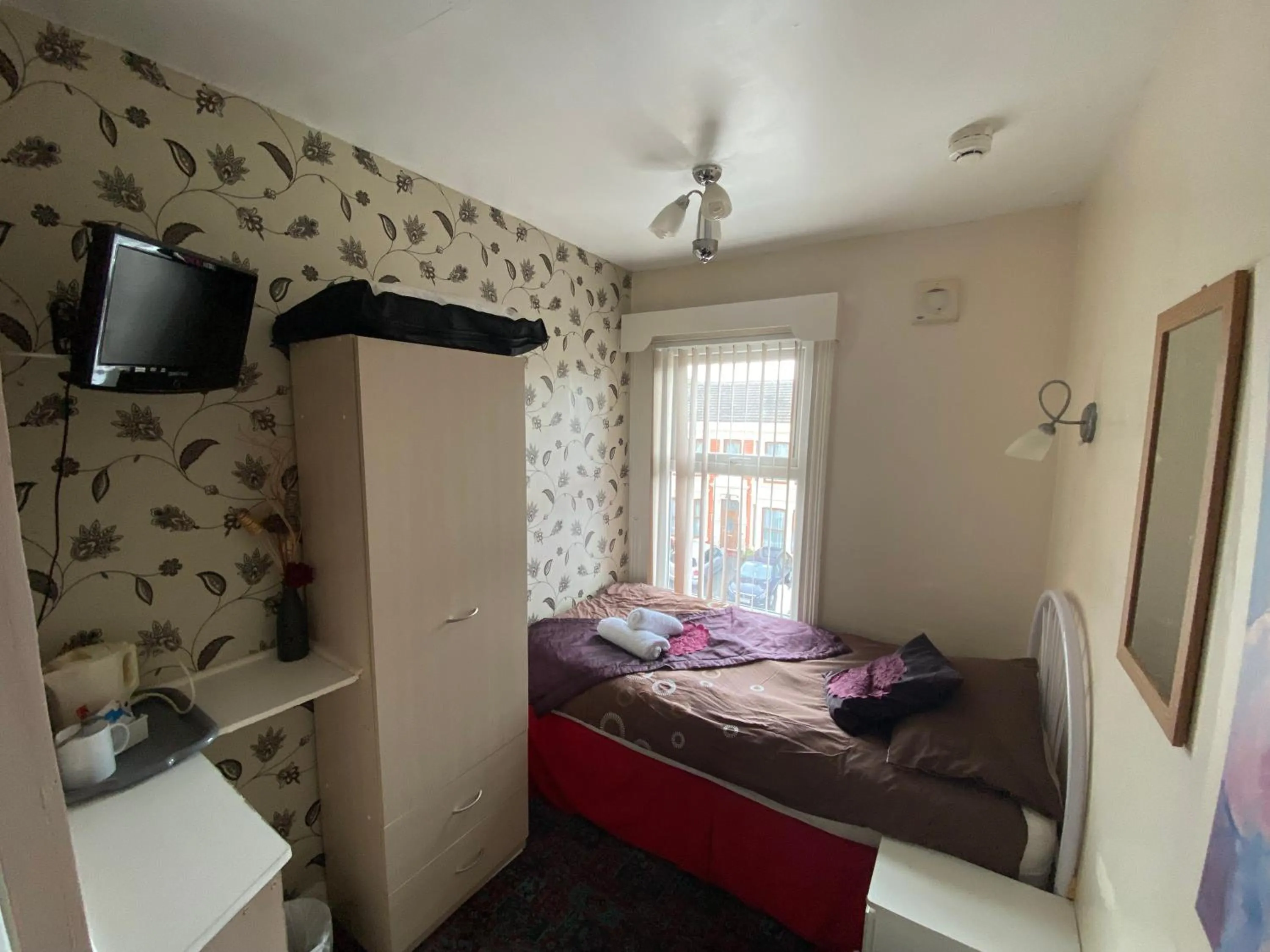 Single Room with Private Bathroom in White Moon Hotel