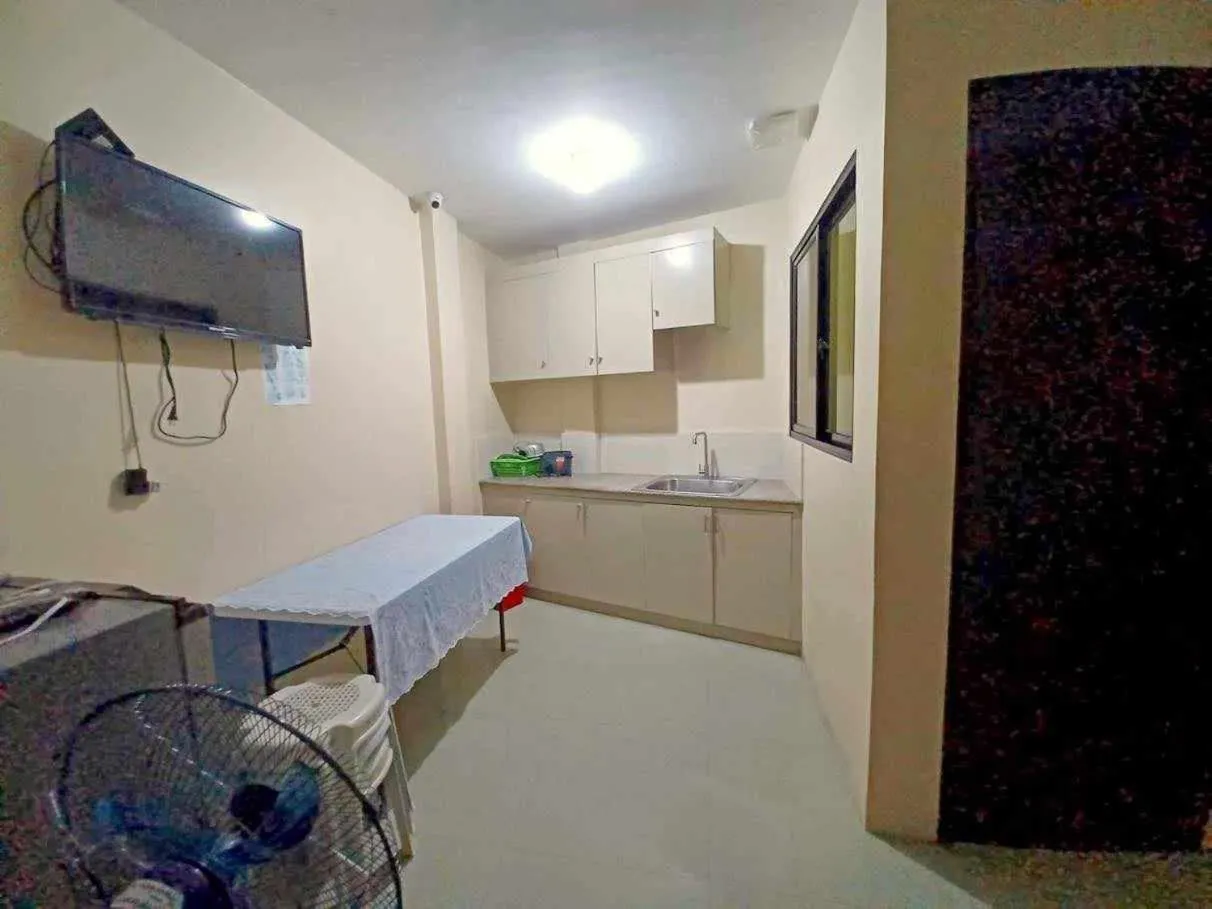 Kitchen or kitchenette in 2020 Travelers Inn