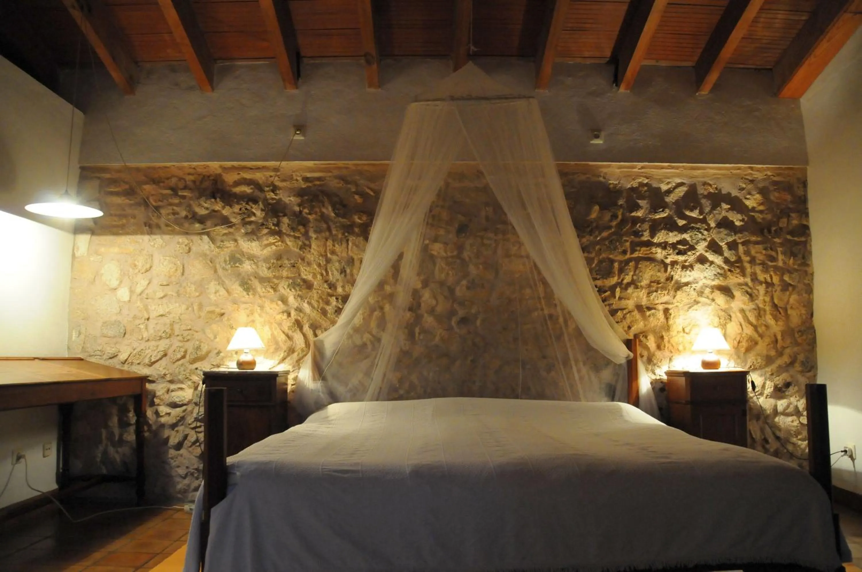 Photo of the whole room, Bed in Son Baulo