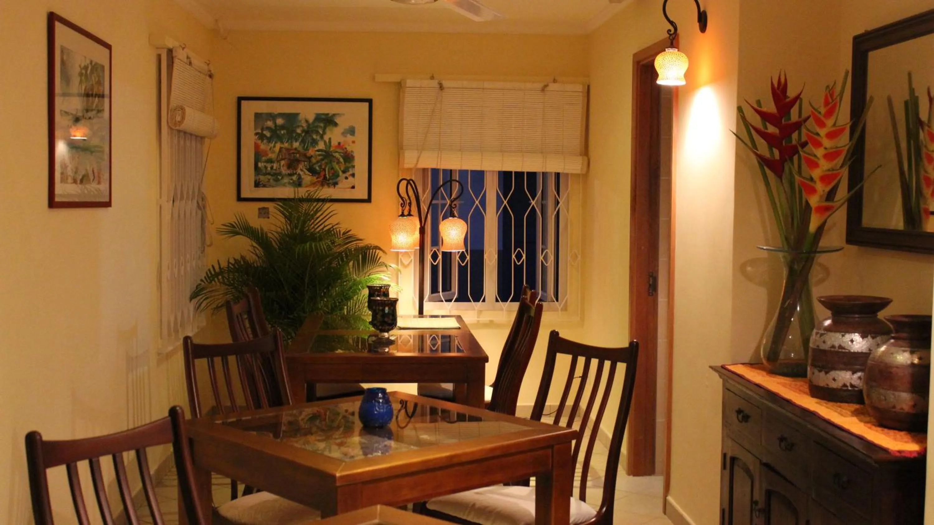 Restaurant/places to eat in Bel Air Hotel