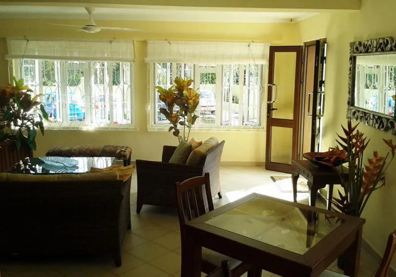 Living room in Bel Air Hotel