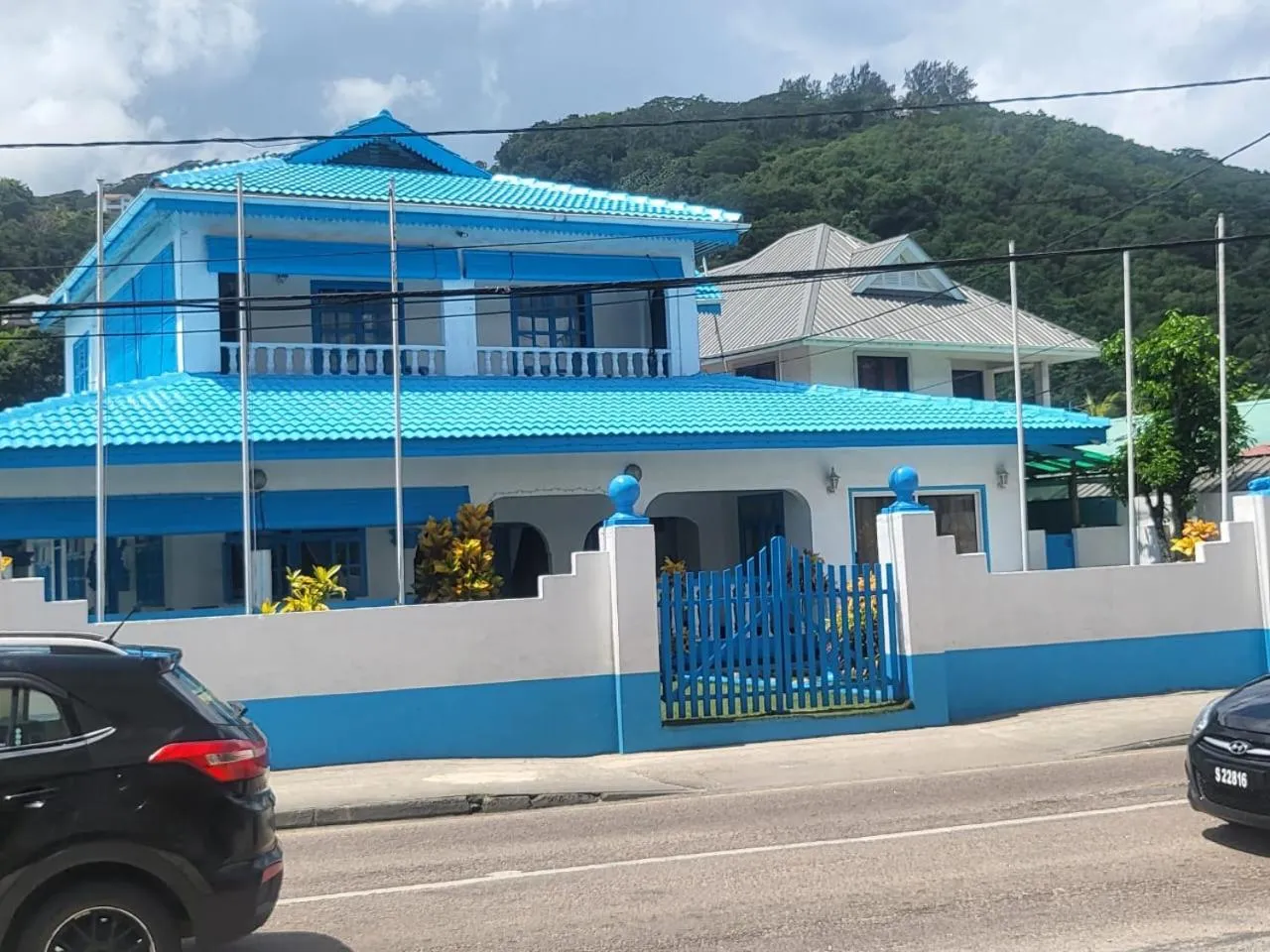 Property building in Le Chateau Bleu