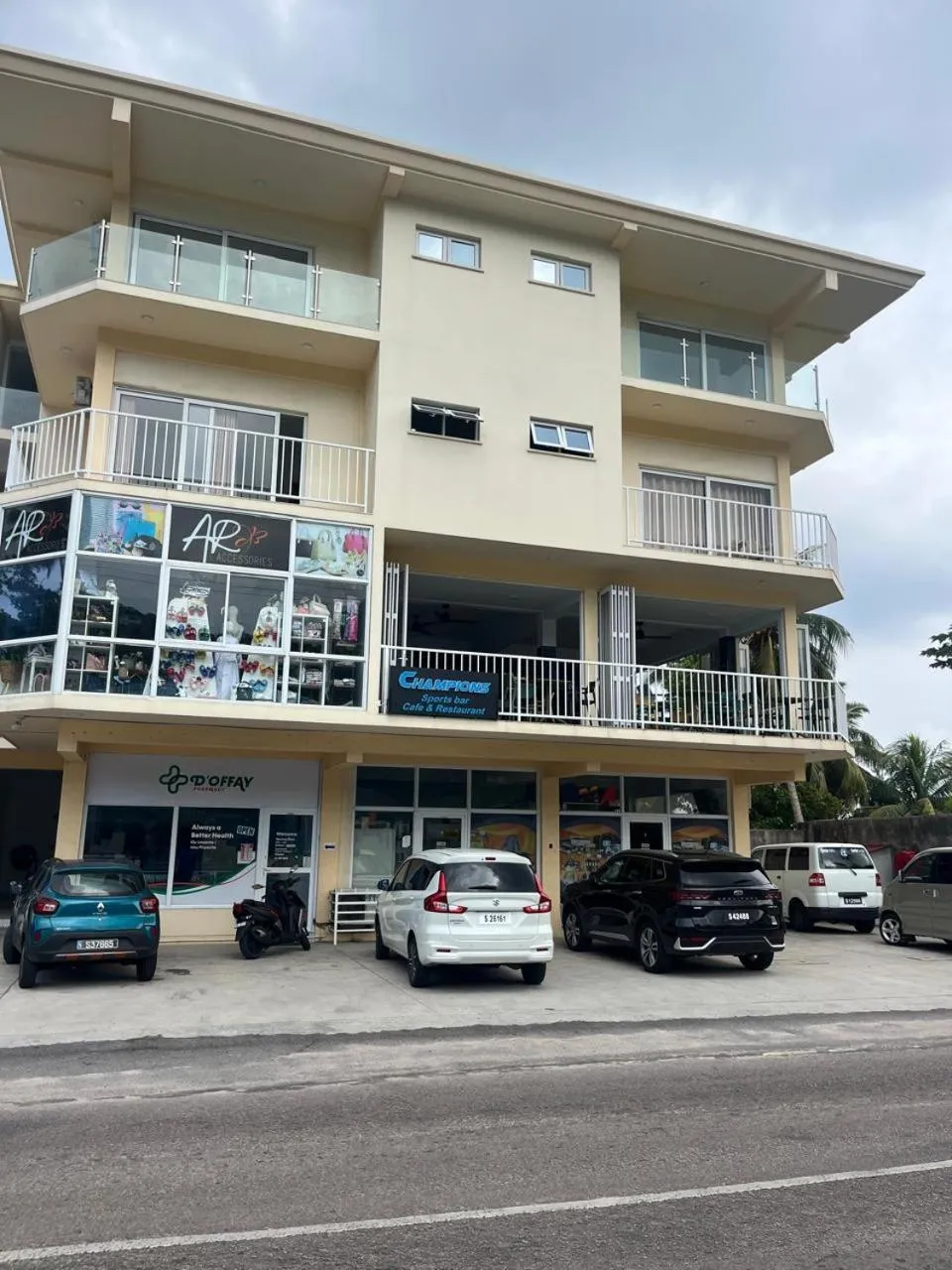 Restaurant/places to eat in Le Chateau Bleu