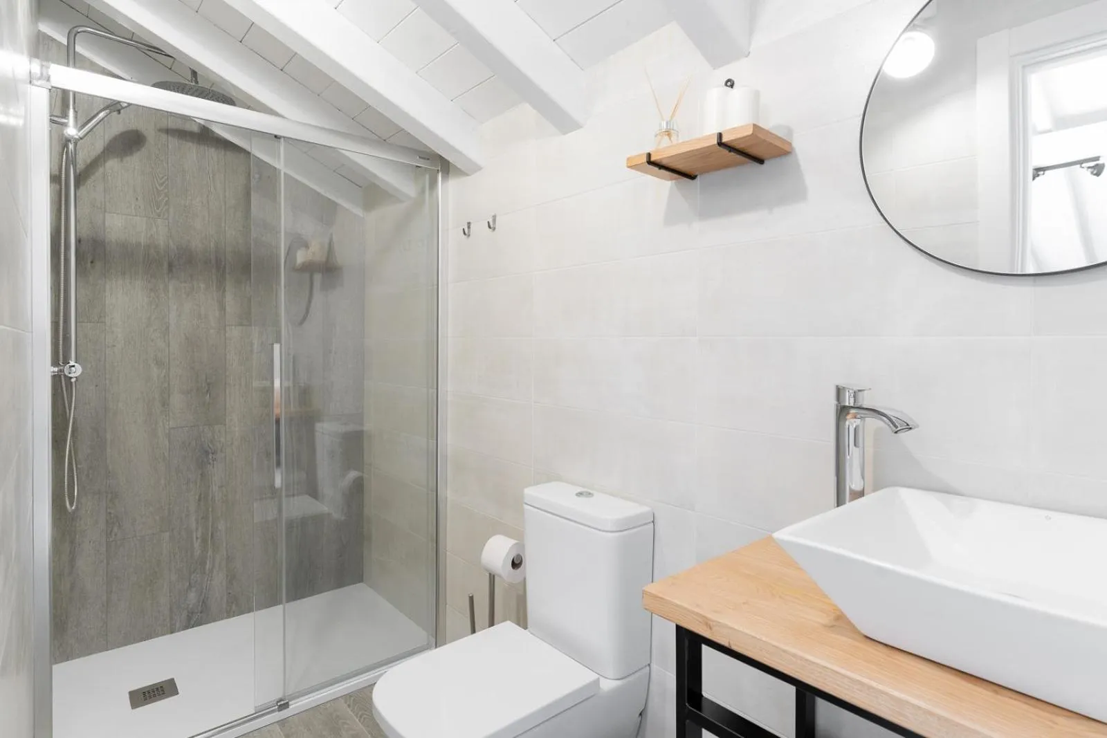 Bathroom in Jardines Villaverde