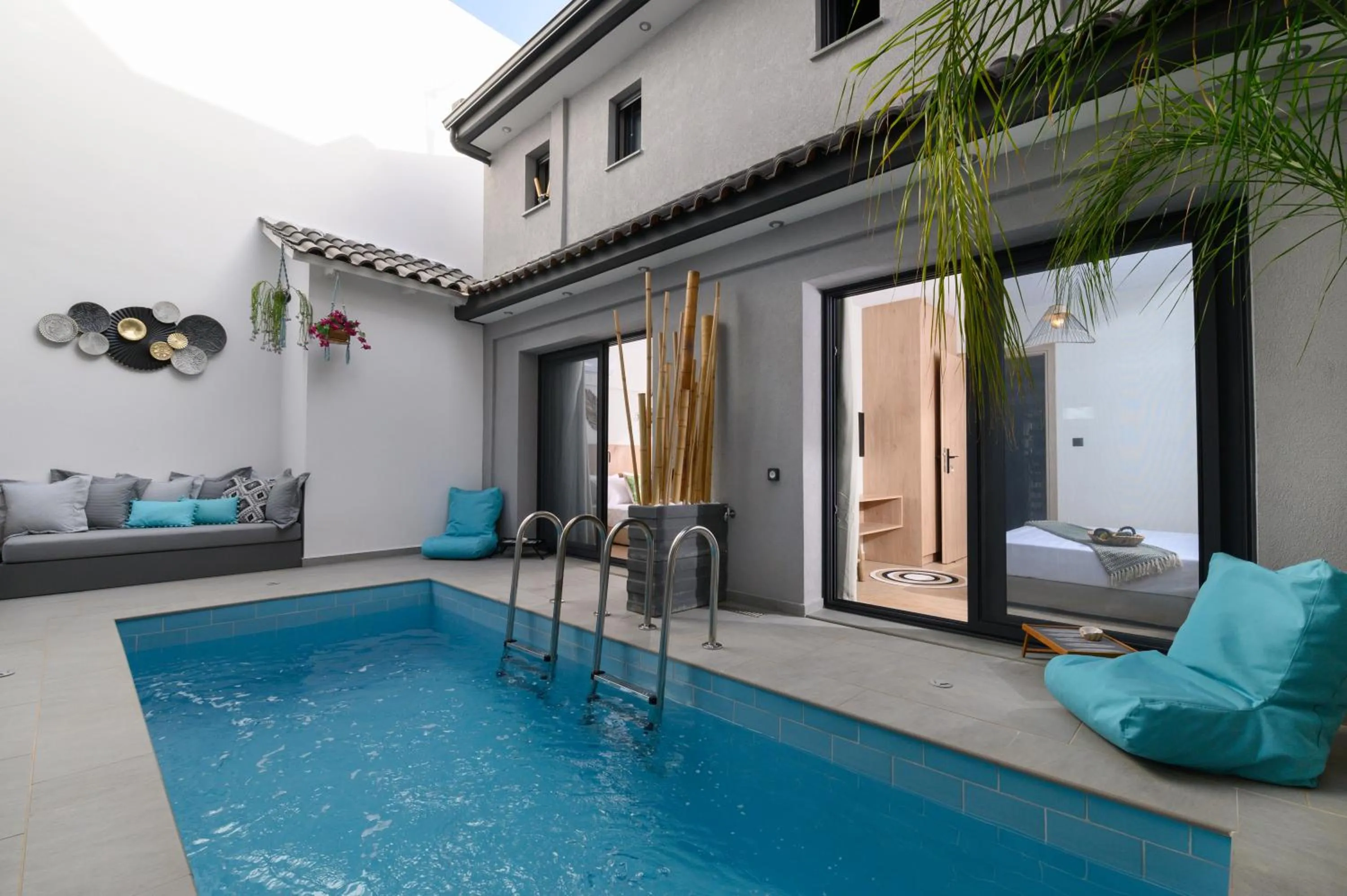 Swimming pool in Versa Villas