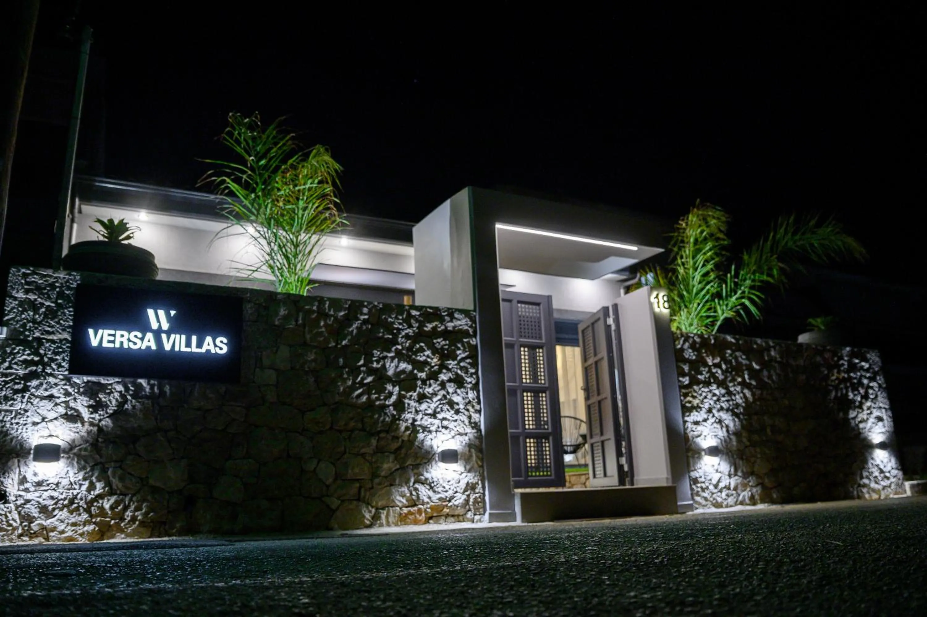 Facade/entrance in Versa Villas