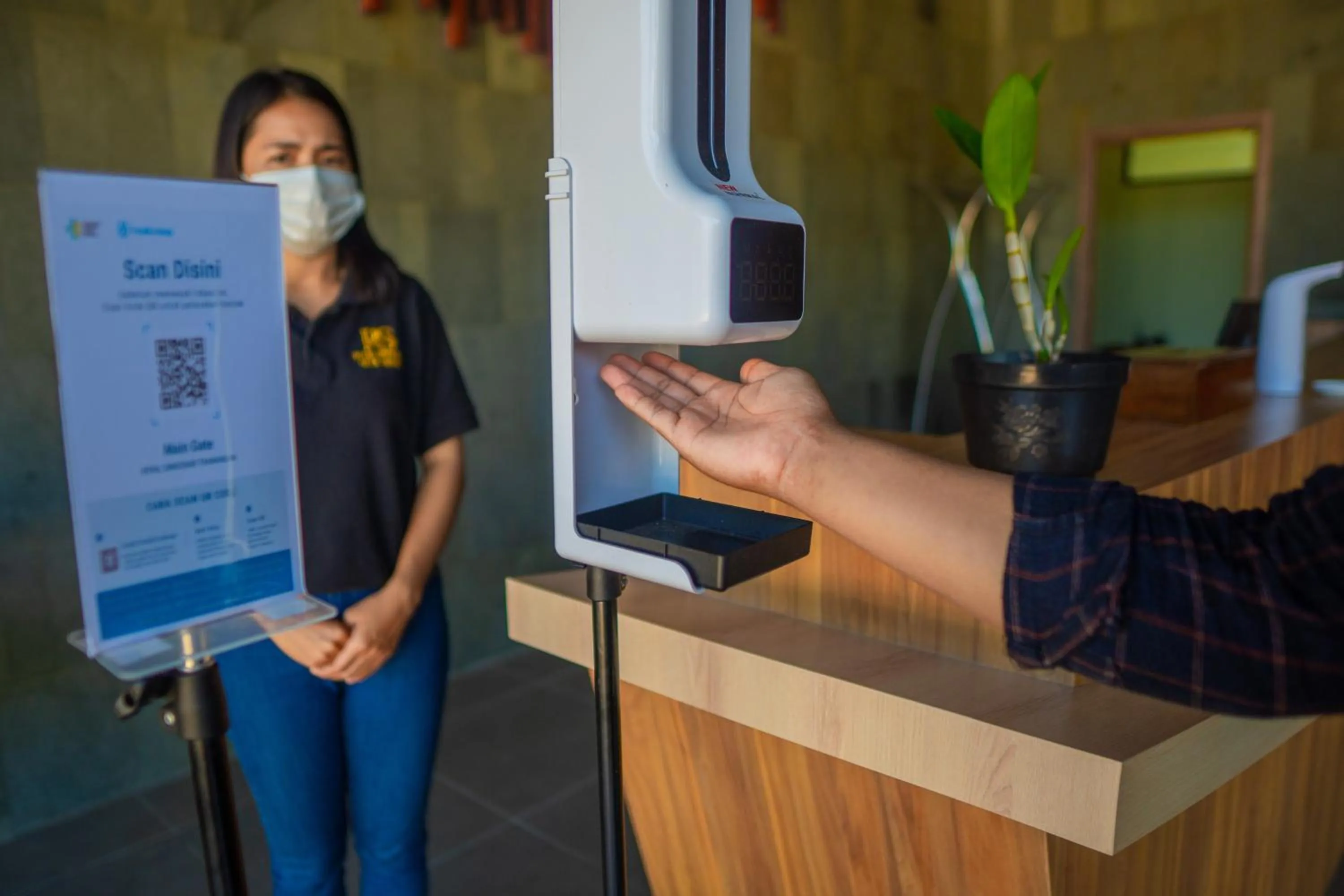 Staff in Royal Regantris Trawangan