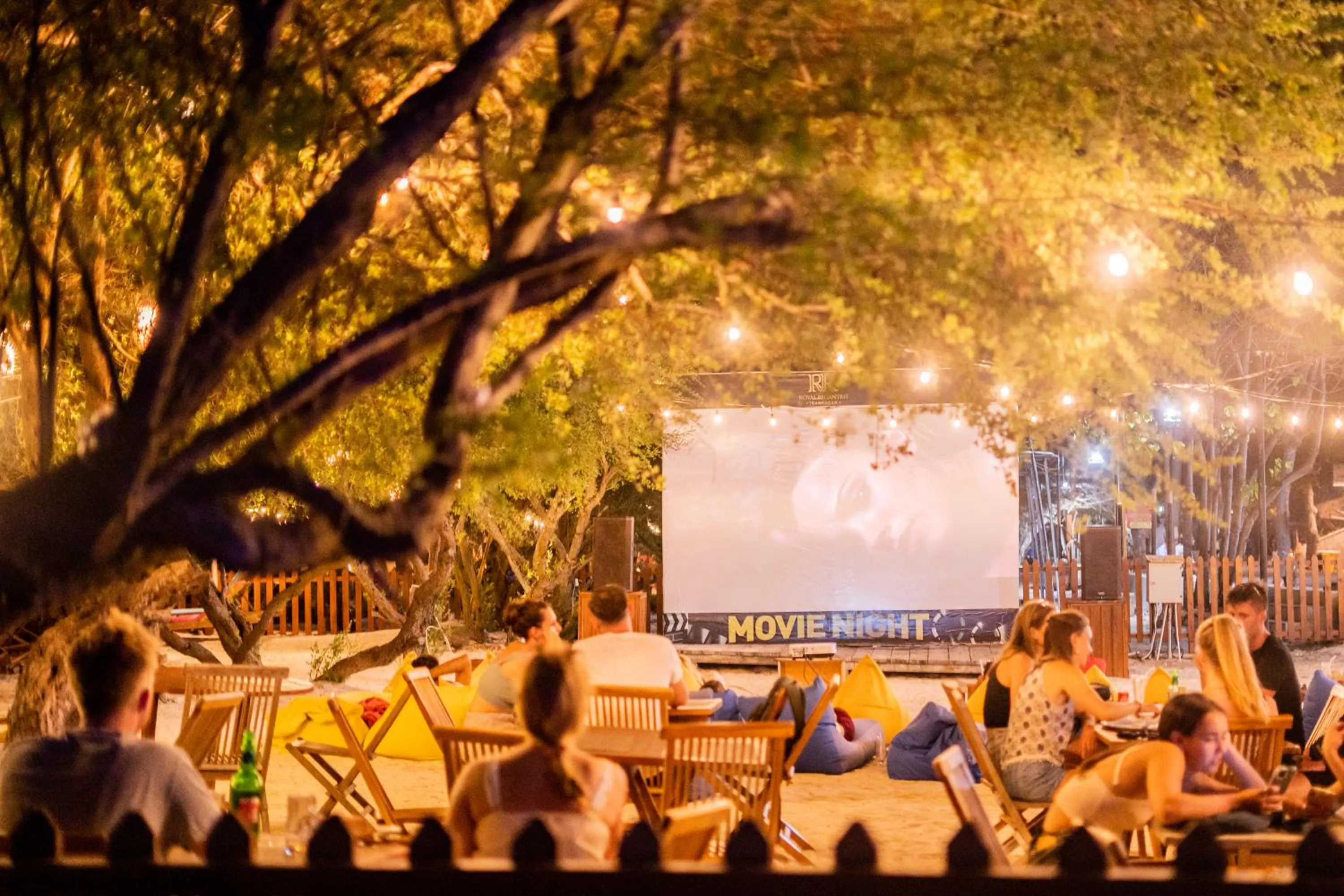 Evening entertainment in Royal Regantris Trawangan