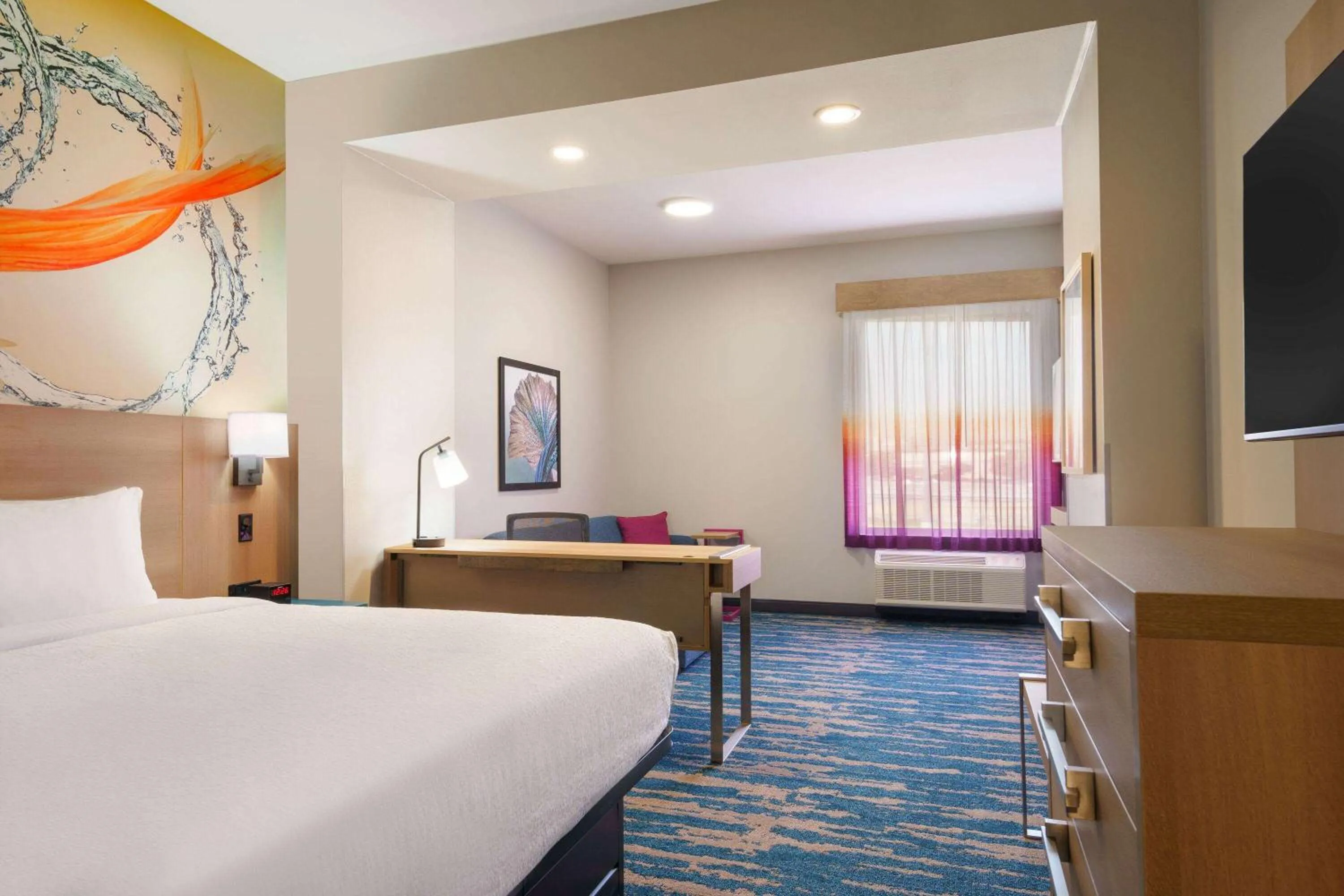 Bed in La Quinta Inn & Suites by Wyndham San Antonio Seaworld LAFB