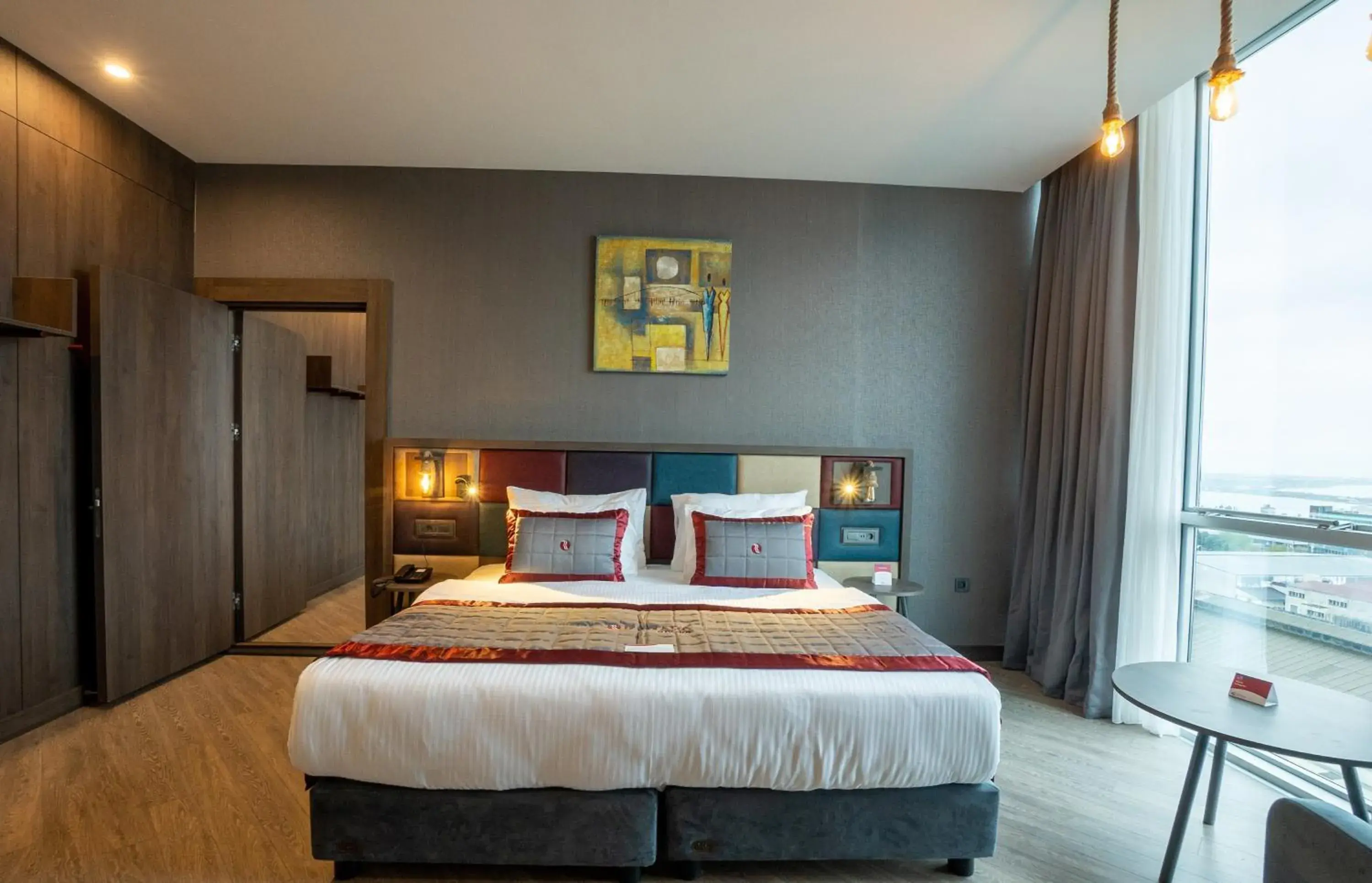 oven, Bed in Ramada Encore by Wyndham Istanbul Avcilar oven, Bed in Ramada Encore by Wyndham Istanbul Avcilar