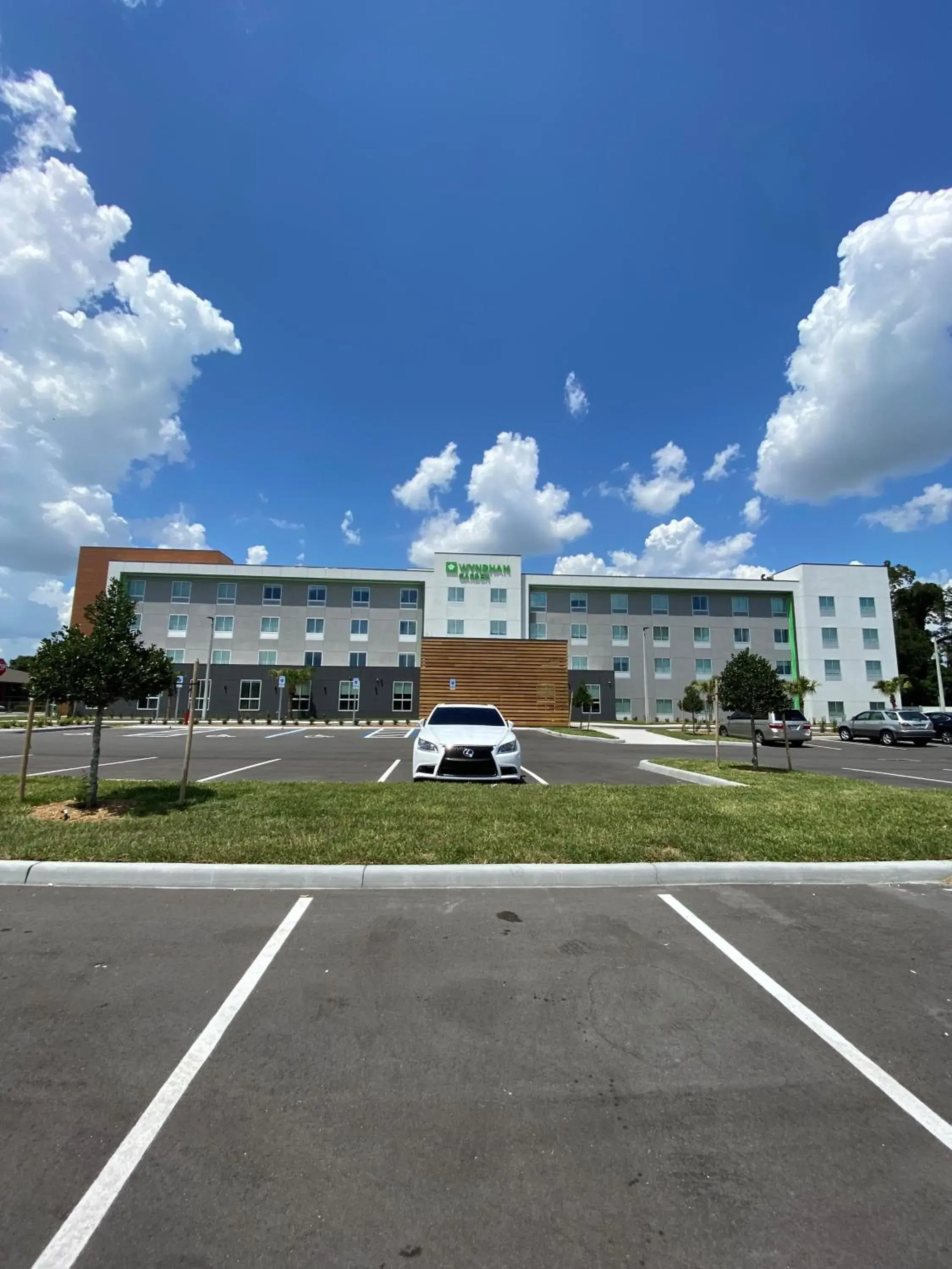 Property building in Wyndham Garden Orlando Airport - Free Airport Shuttle Property building in Wyndham Garden Orlando Airport - Free Airport Shuttle