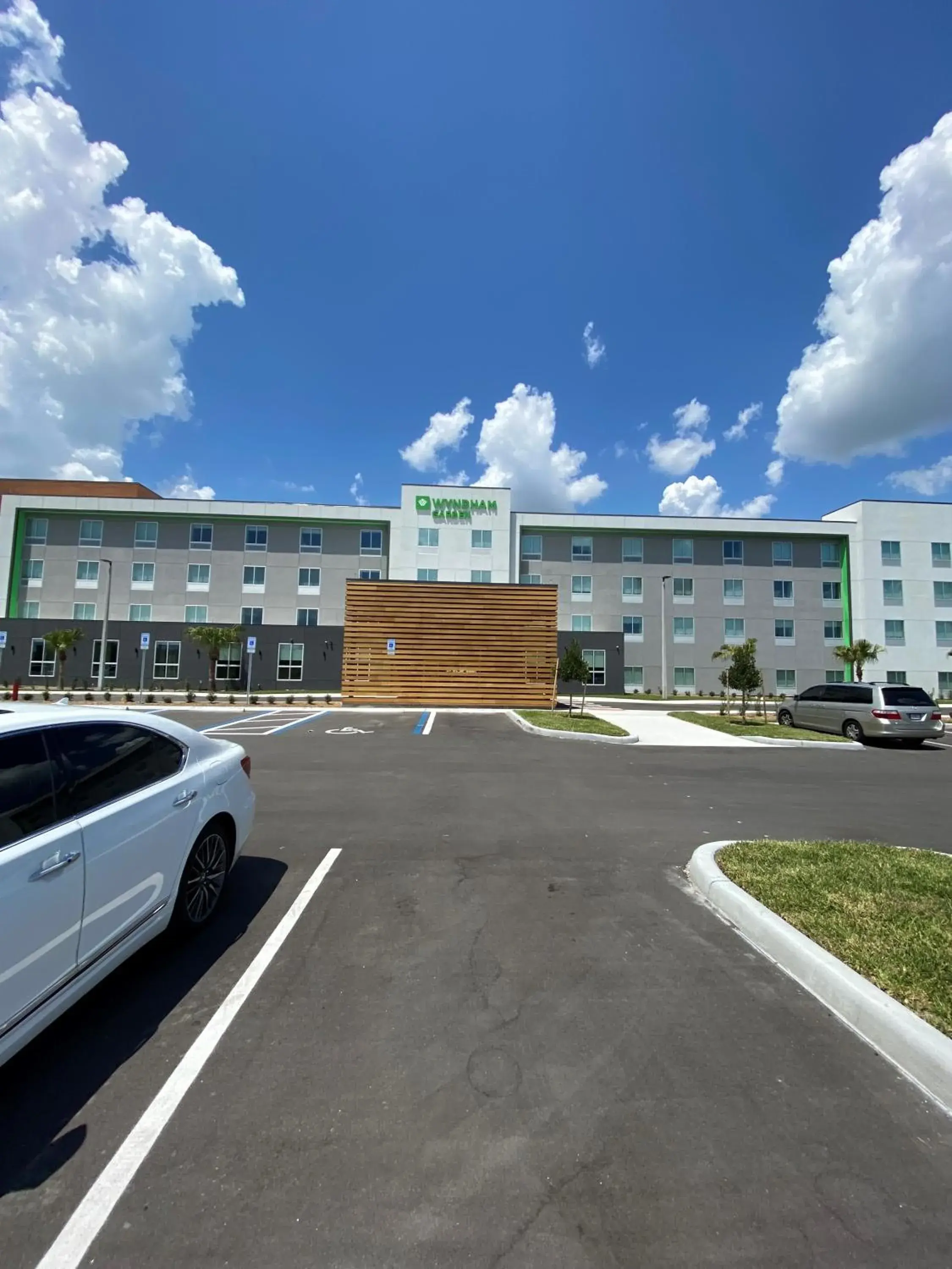 Property building in Wyndham Garden Orlando Airport - Free Airport Shuttle Property building in Wyndham Garden Orlando Airport - Free Airport Shuttle