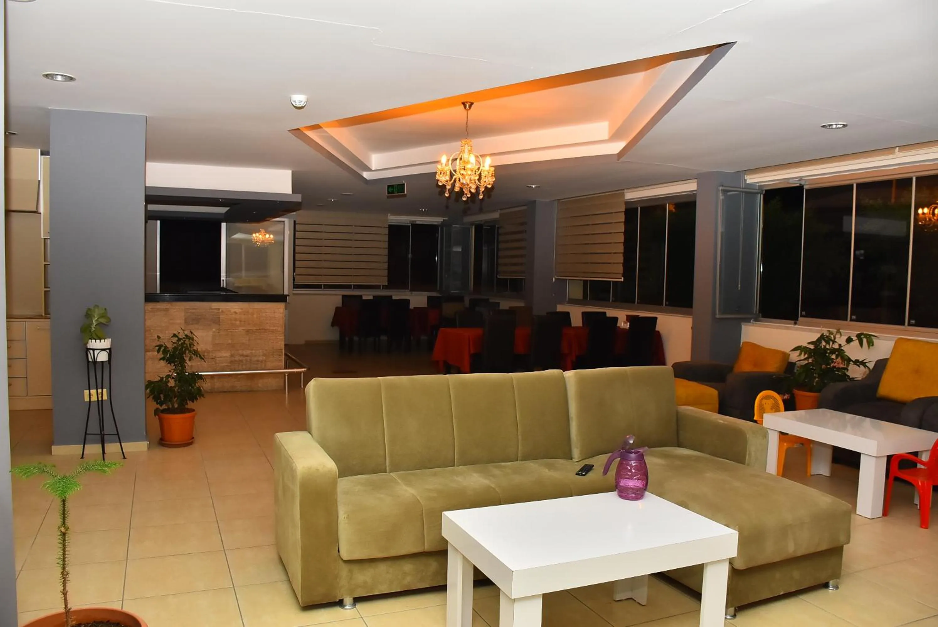 Restaurant/places to eat in Nora Suit Hotel