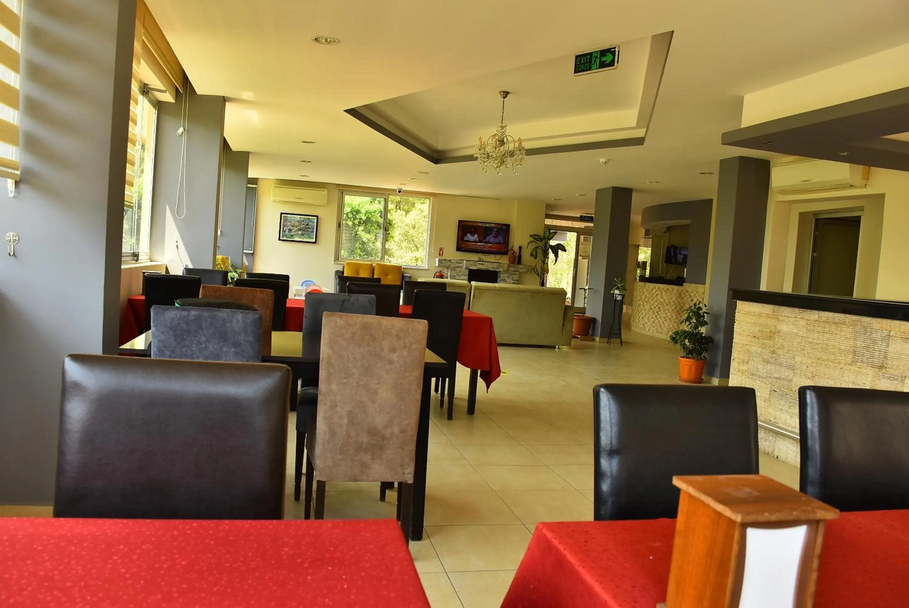 Restaurant/places to eat in Nora Suit Hotel