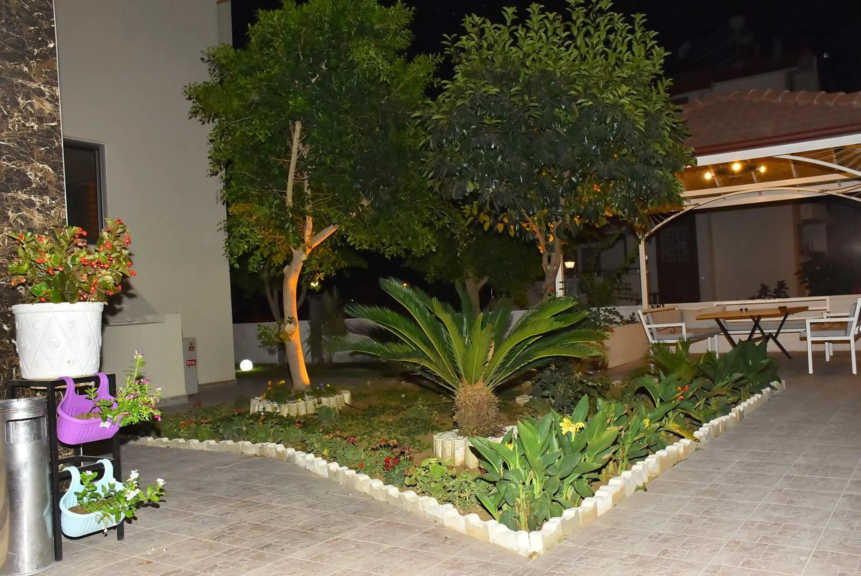 Garden in Nora Suit Hotel