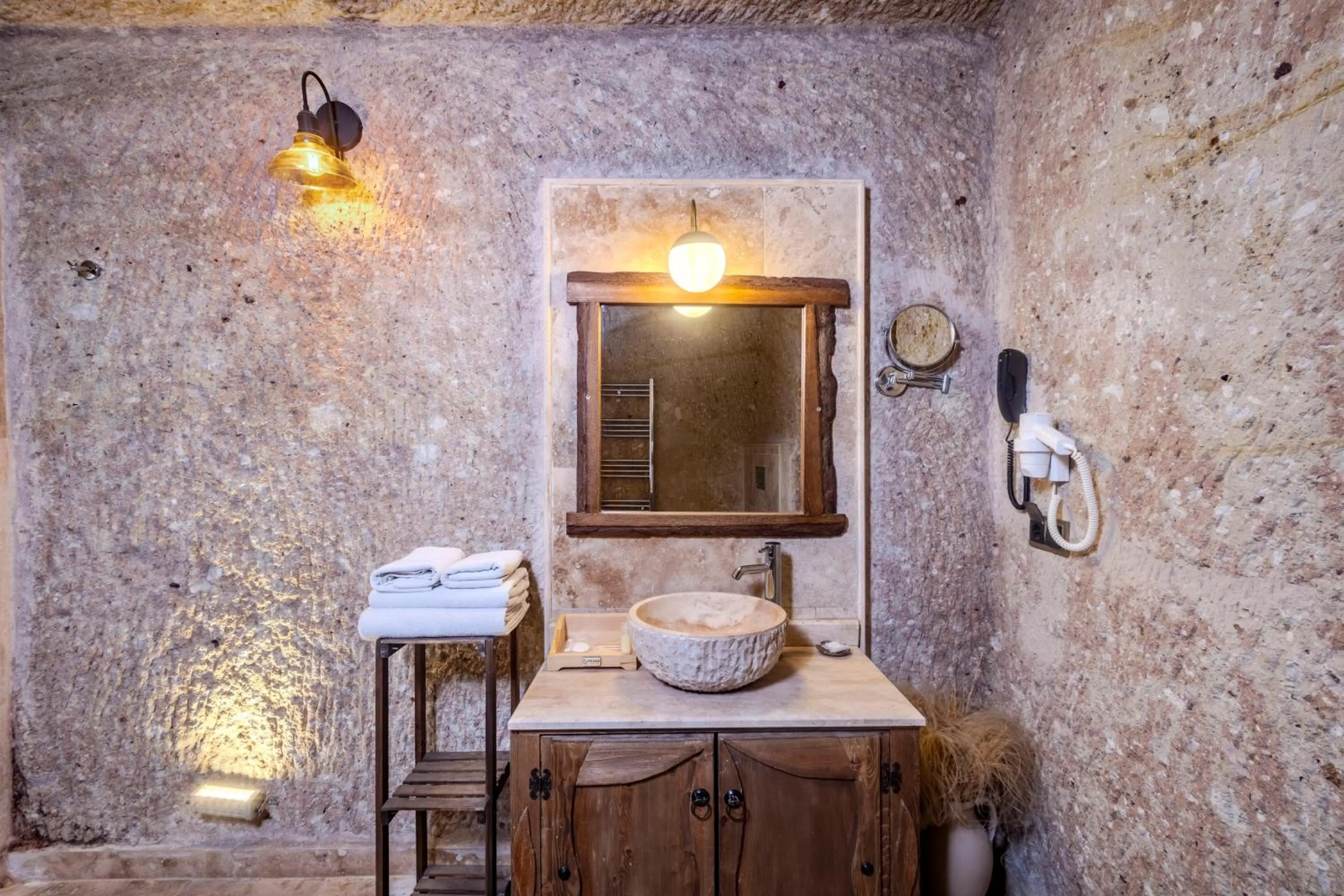 Bathroom in Pegas Cave Suites