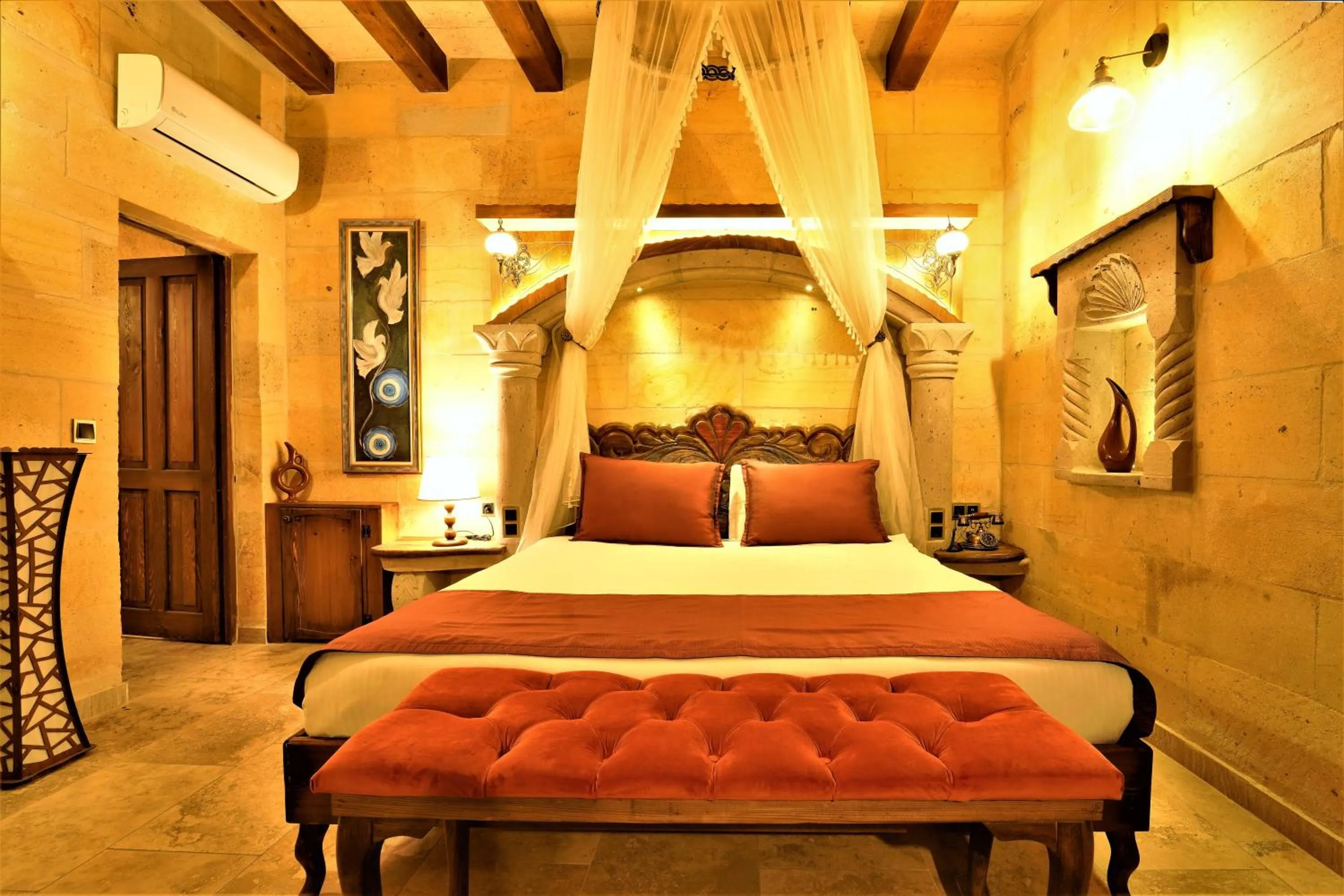 Superior Queen Room in Pegas Cave Suites