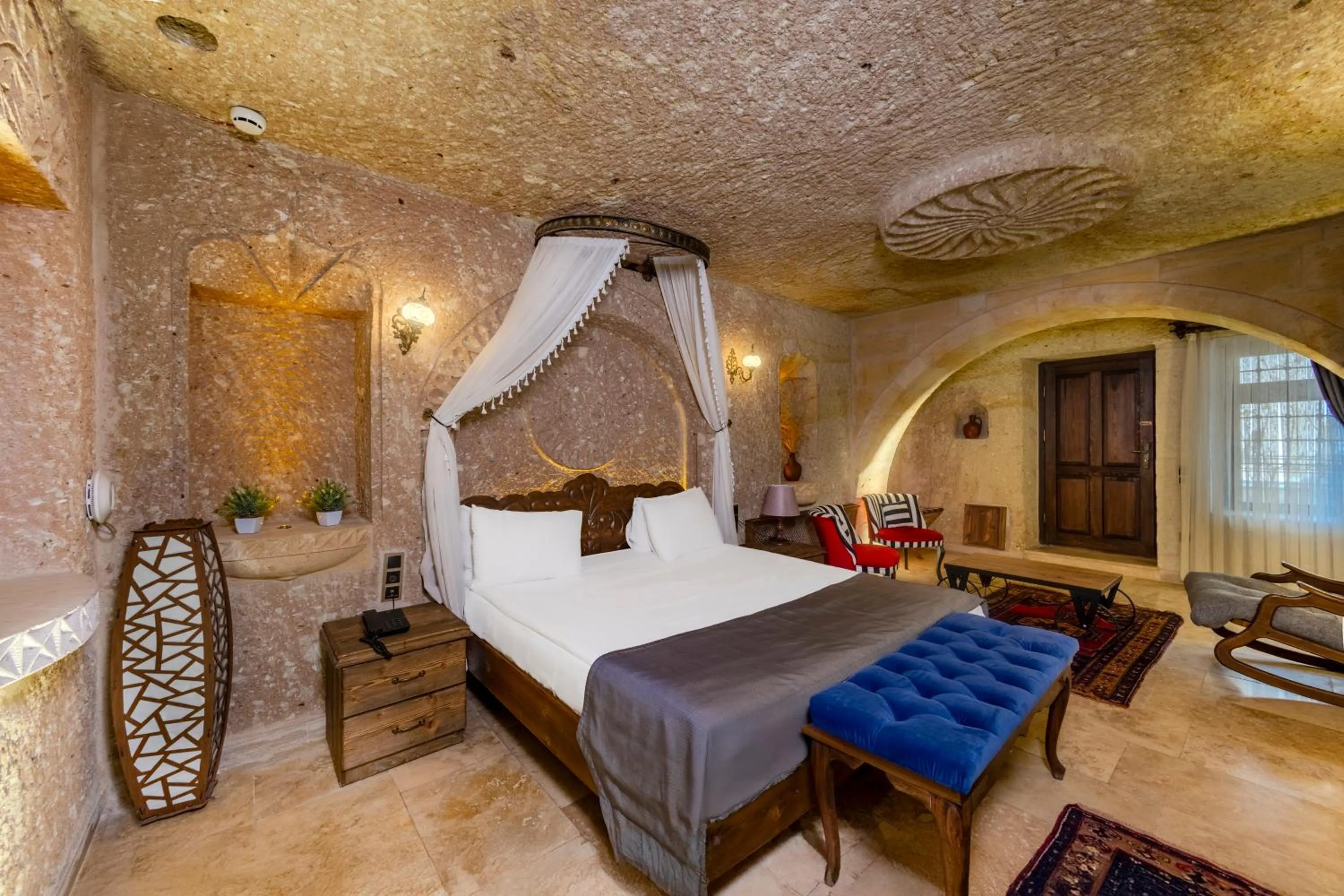 Photo of the whole room, Bed in Pegas Cave Suites