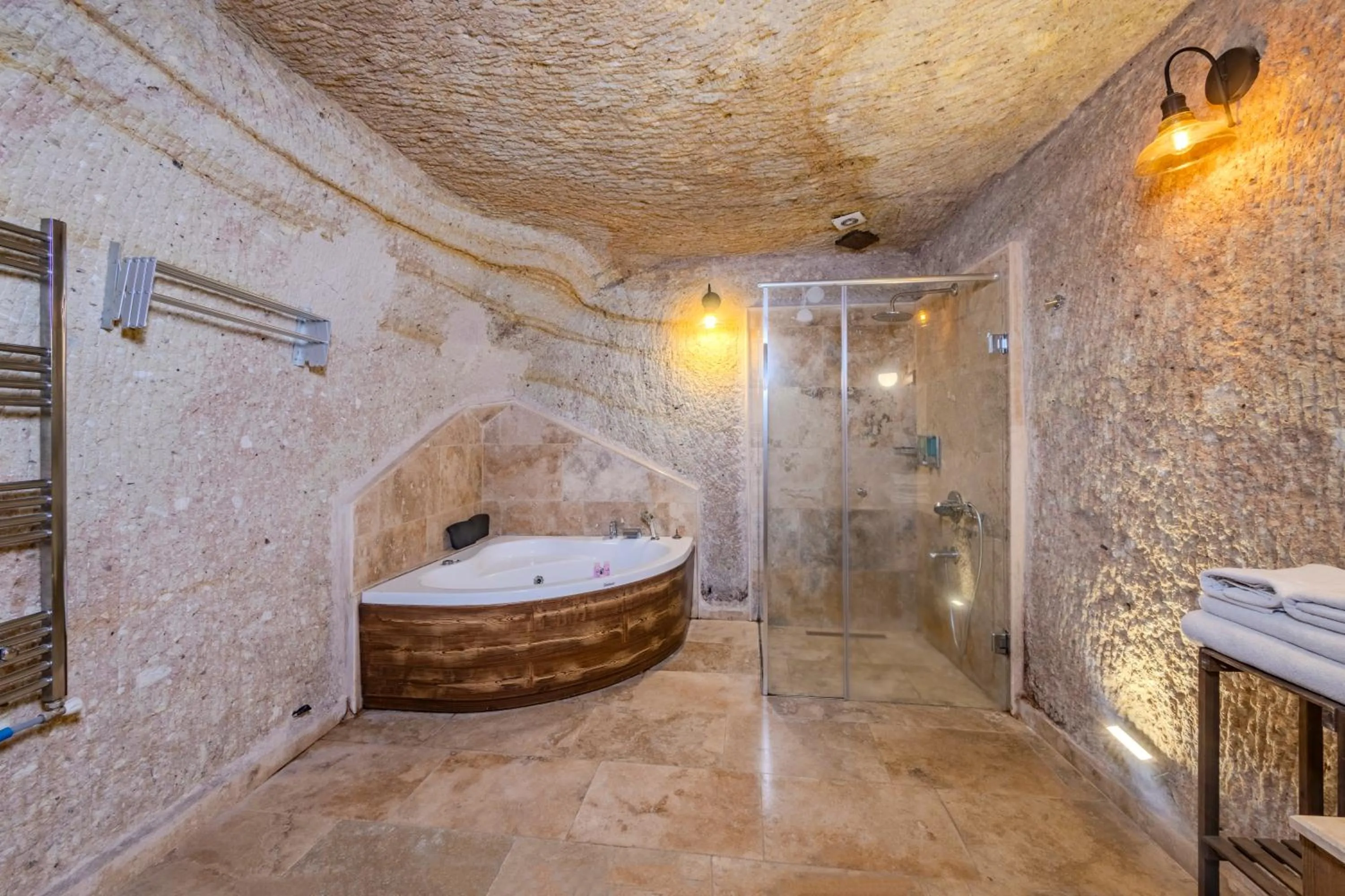 Bathroom in Pegas Cave Suites