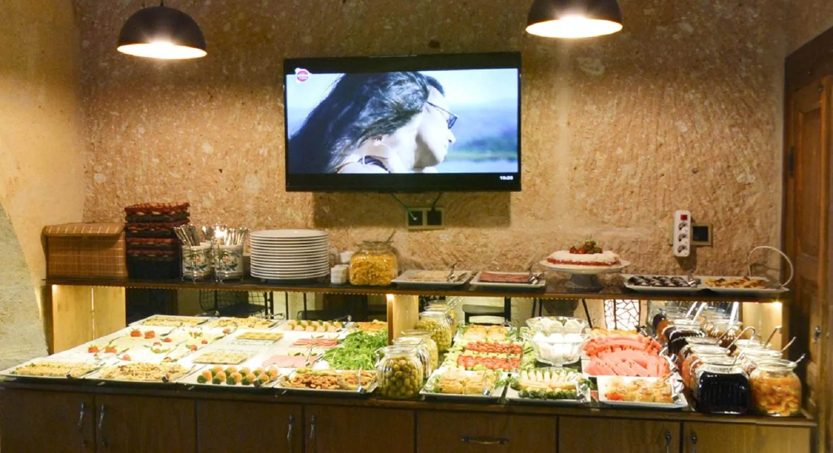 Food in Pegas Cave Suites