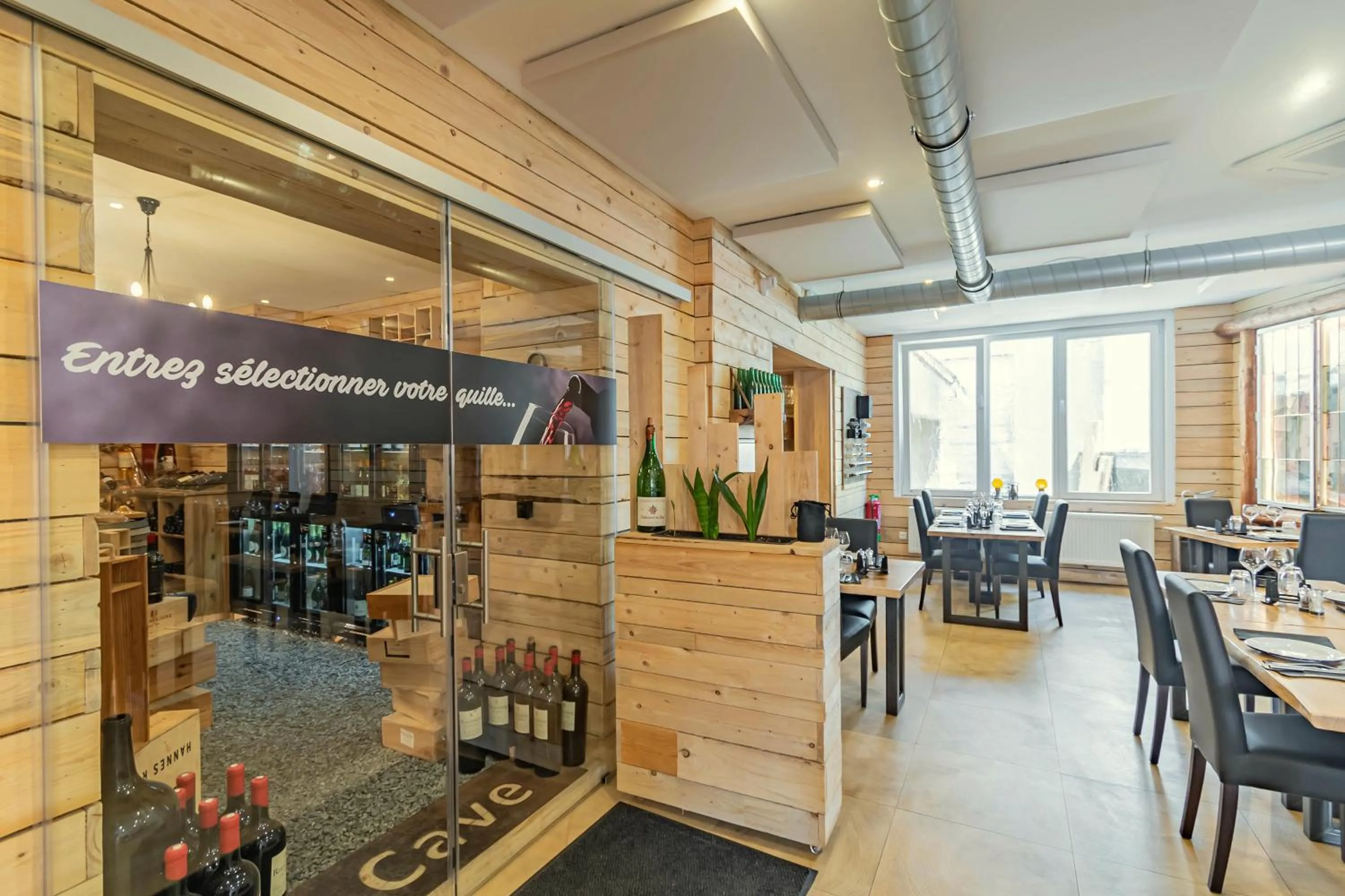 Restaurant/places to eat in Esplanade Hotel