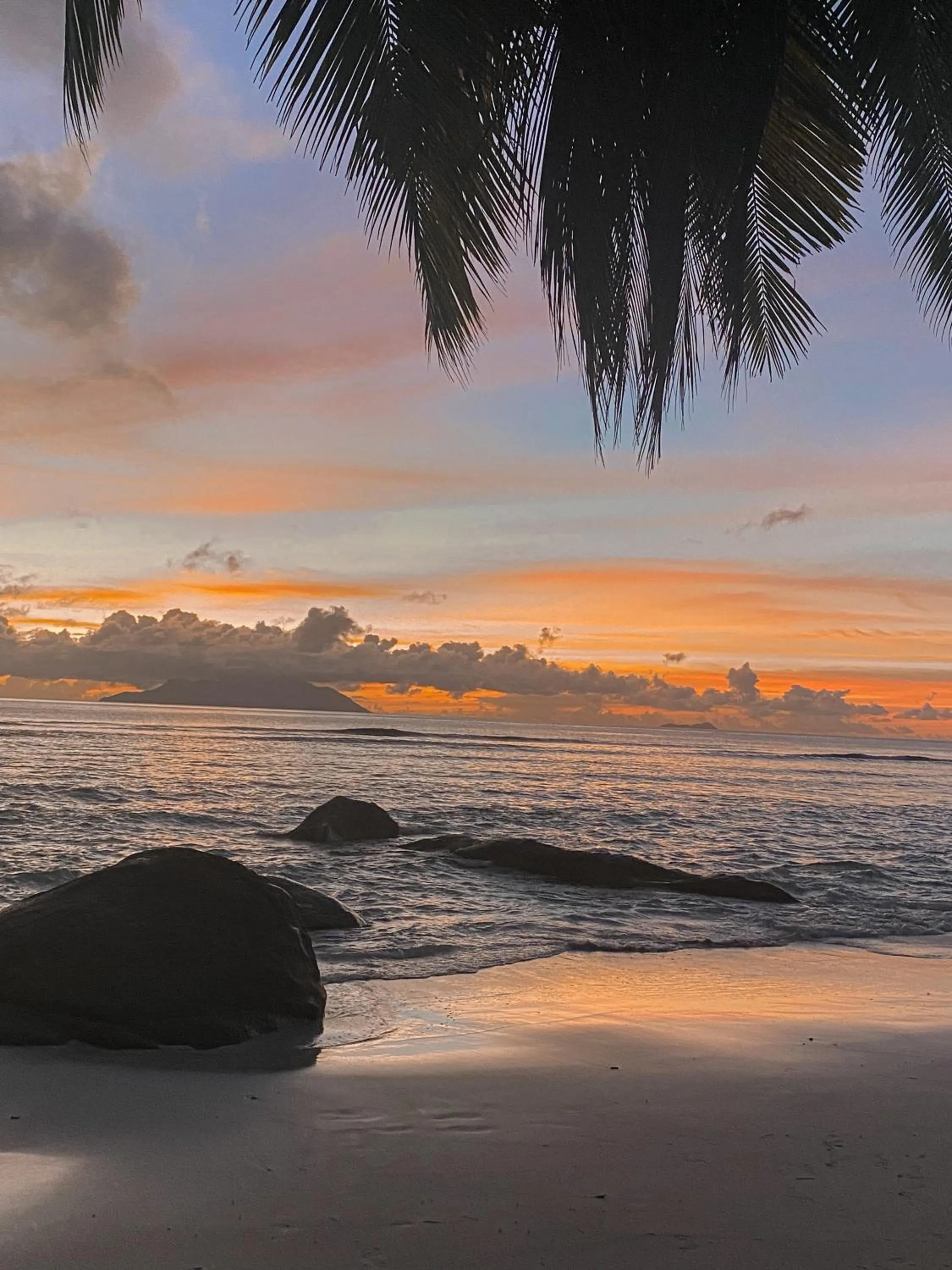 Day in Anse Norwa Self Catering