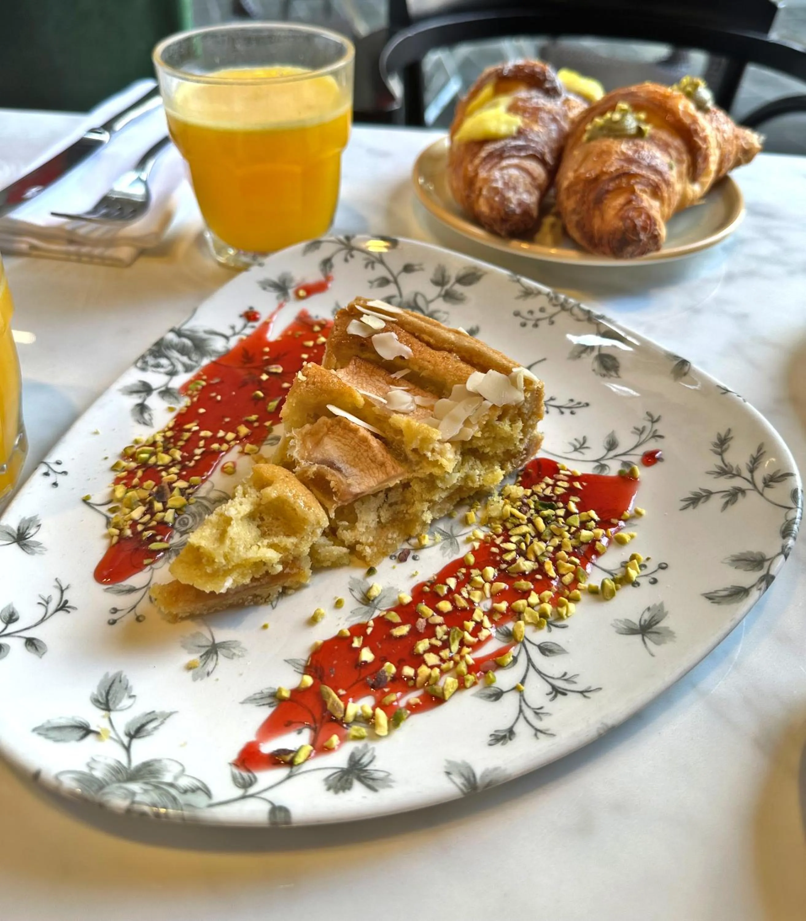 Food and drinks in Amabilia Suites