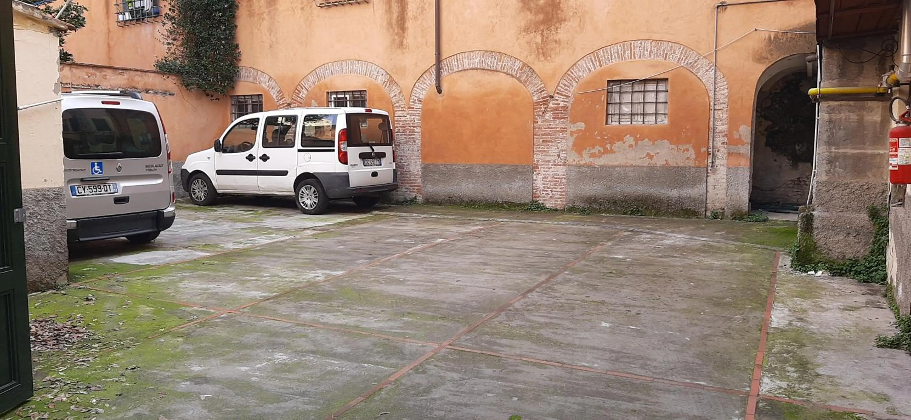 Parking in Casa per ferie religiosa Figlie di Nazareth