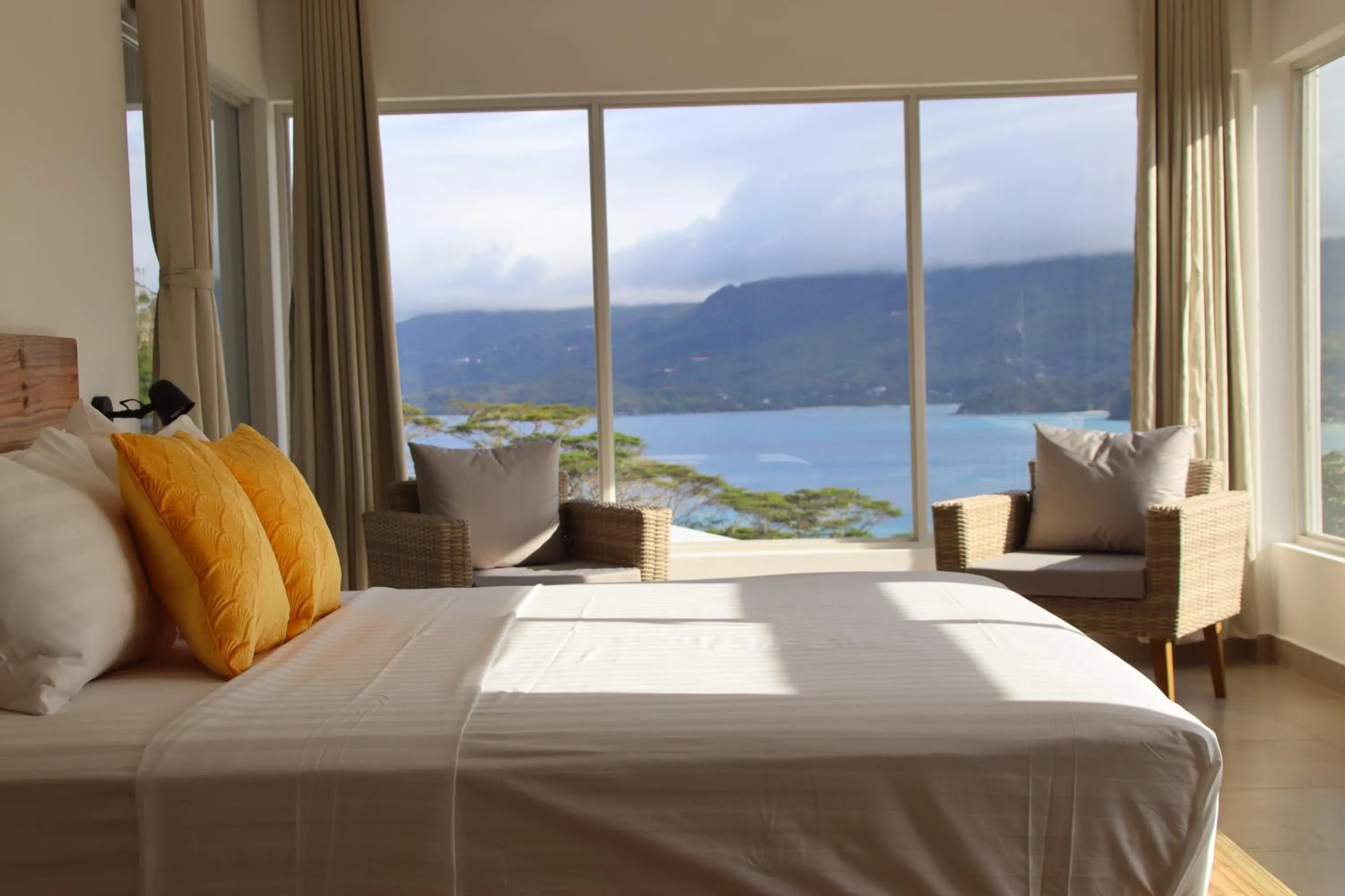 Sea view, Bed in Anse Soleil Resort
