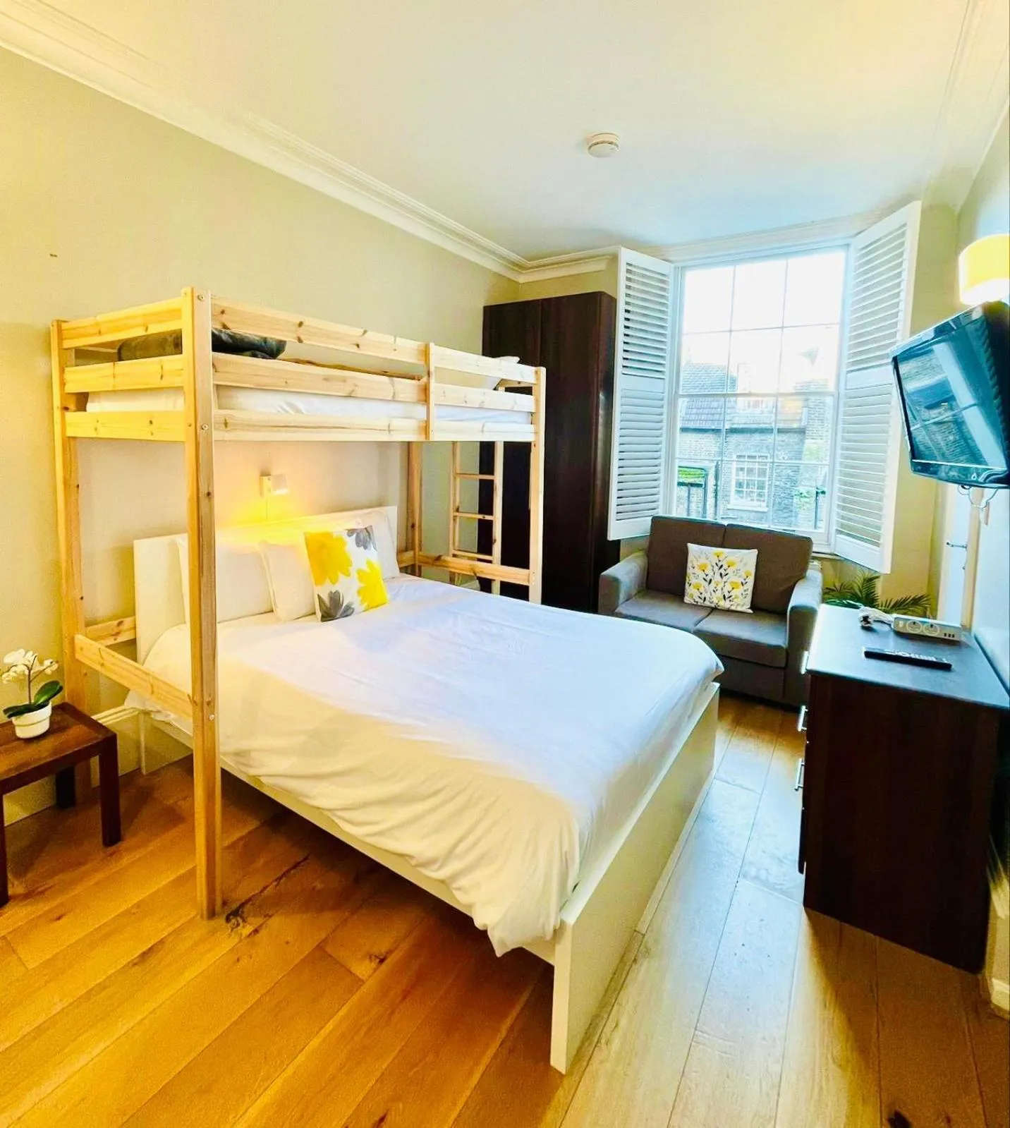 Bed in Queen Victoria Apartments