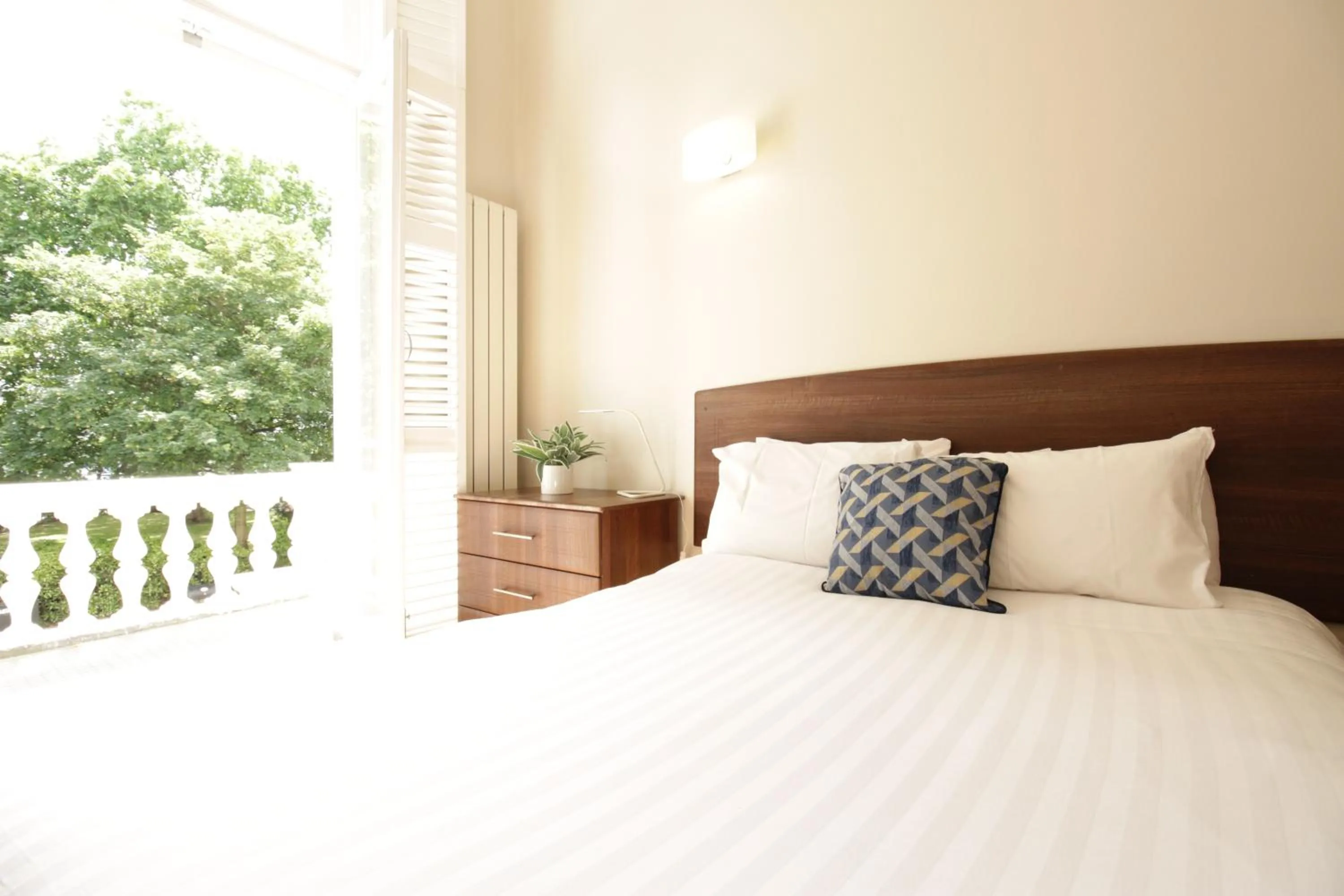 Bedroom, Bed in Queen Victoria Apartments