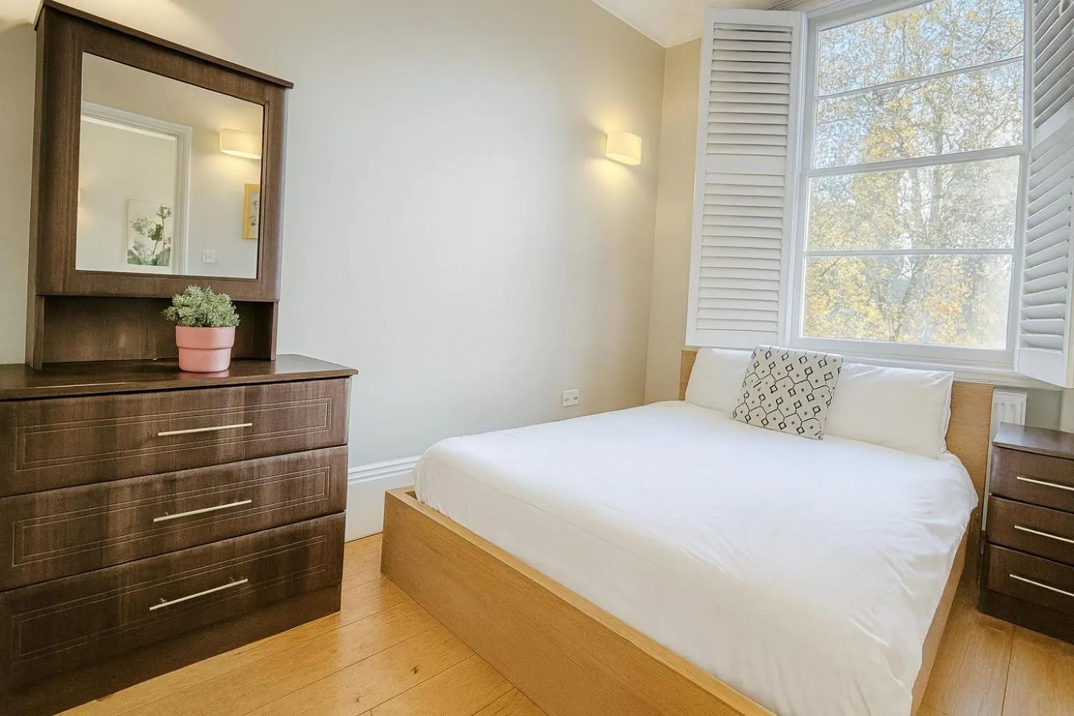 Bedroom, Bed in Queen Victoria Apartments