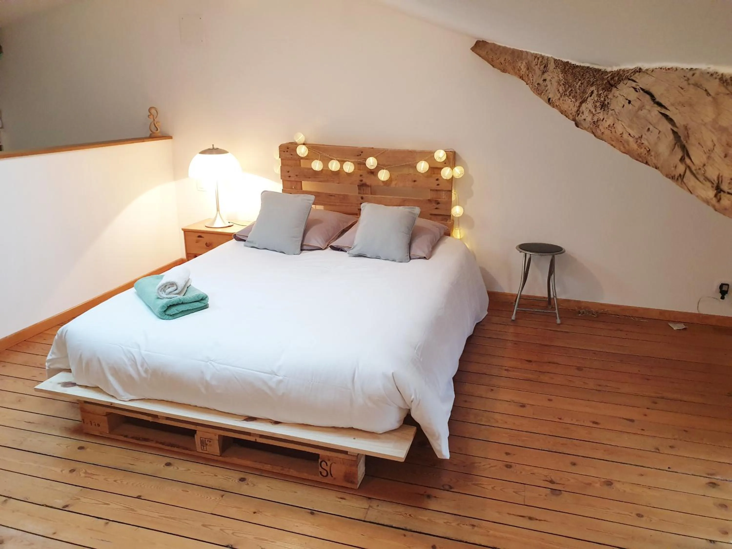 Bedroom, Bed in Maison de ville confortable avec cour interieure