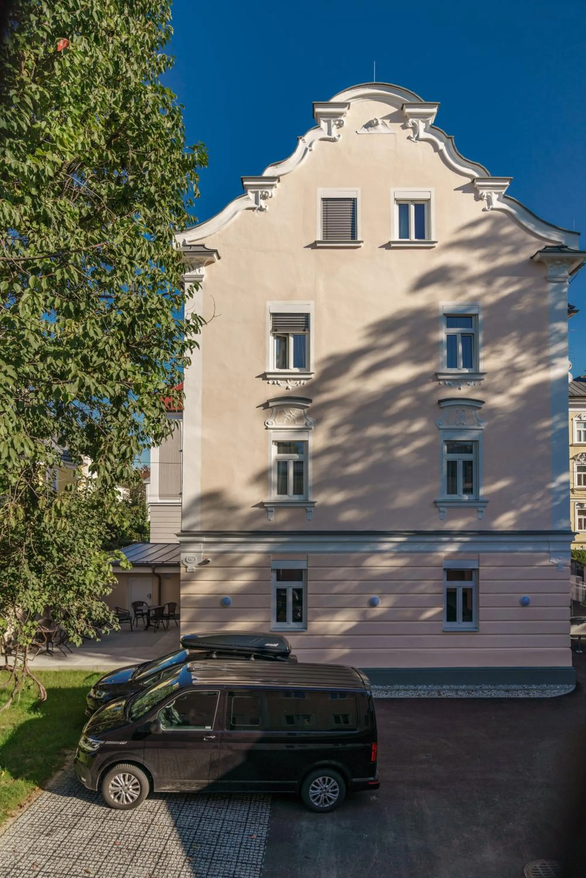 Facade/entrance in Villa Elisa