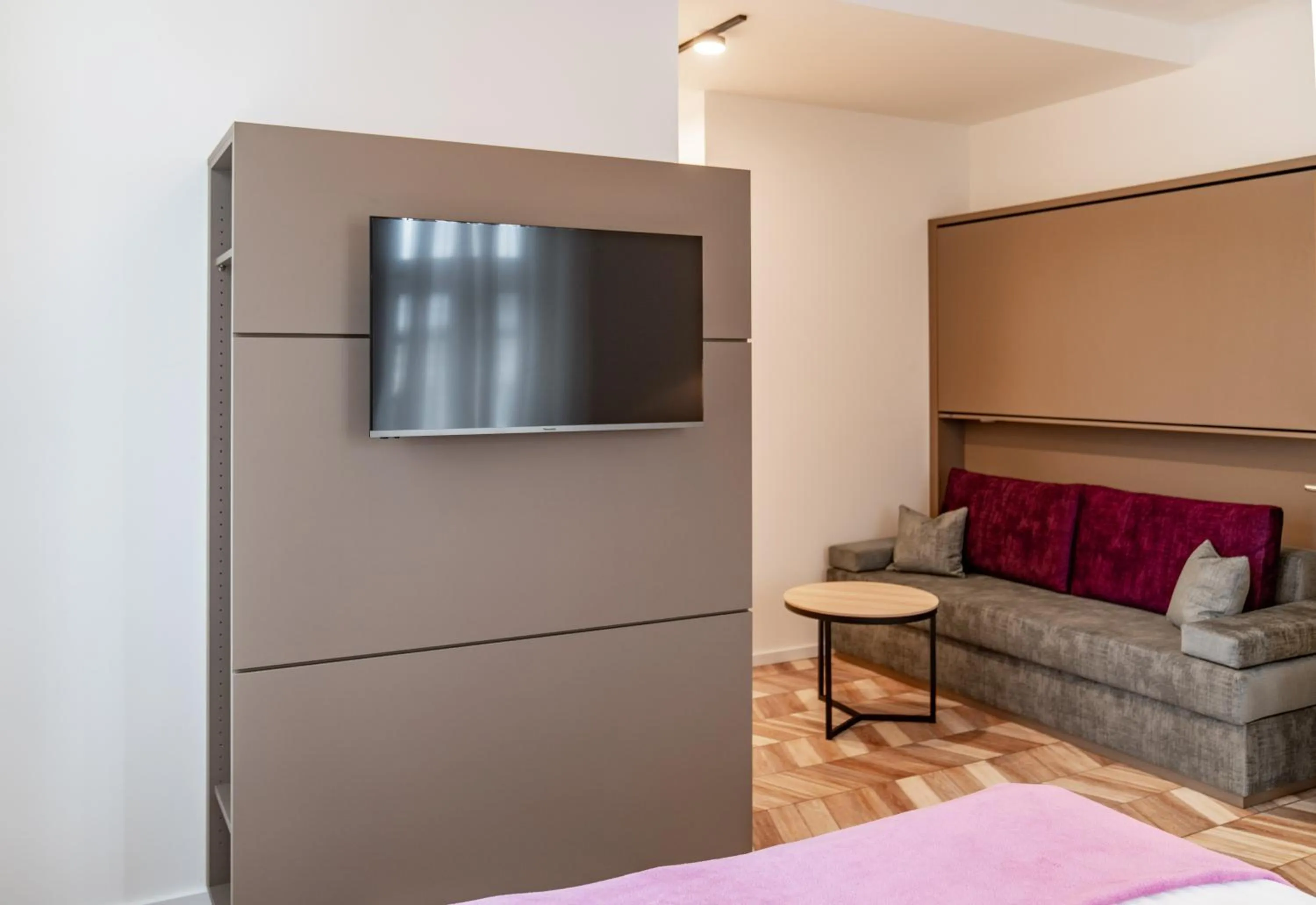 TV and multimedia, Bed in Villa Elisa