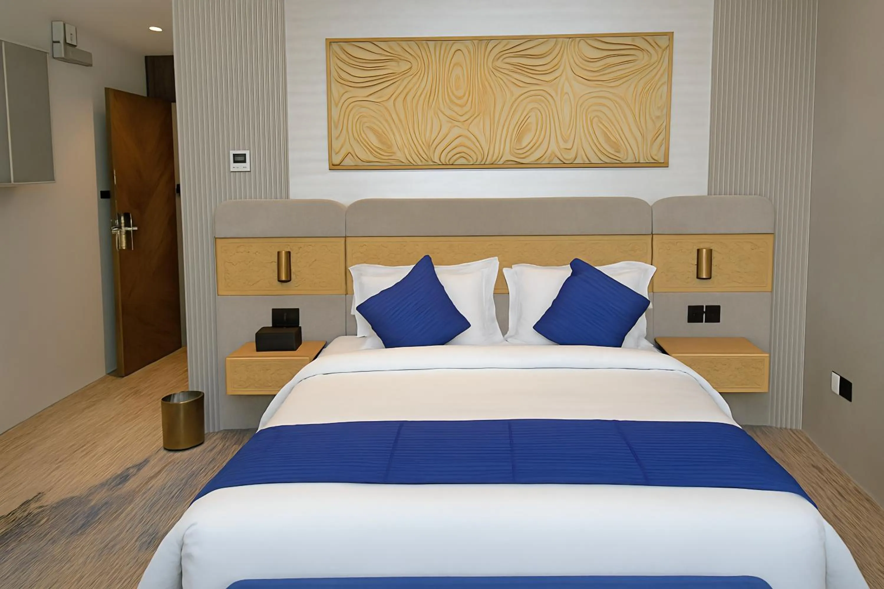 Bed in Elite Served Apartments Al Cornich