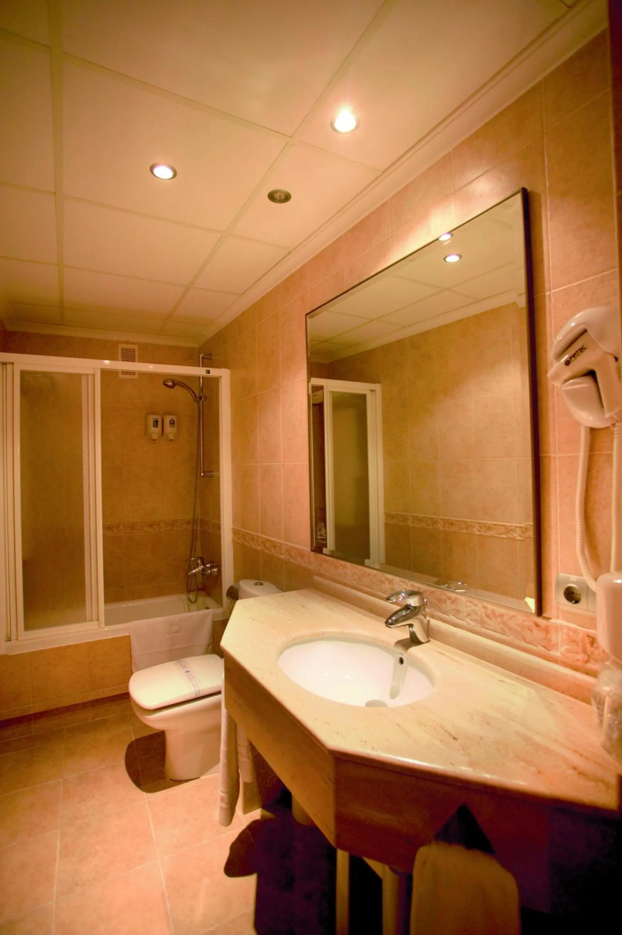 Bathroom in Hotel Vent de Mar