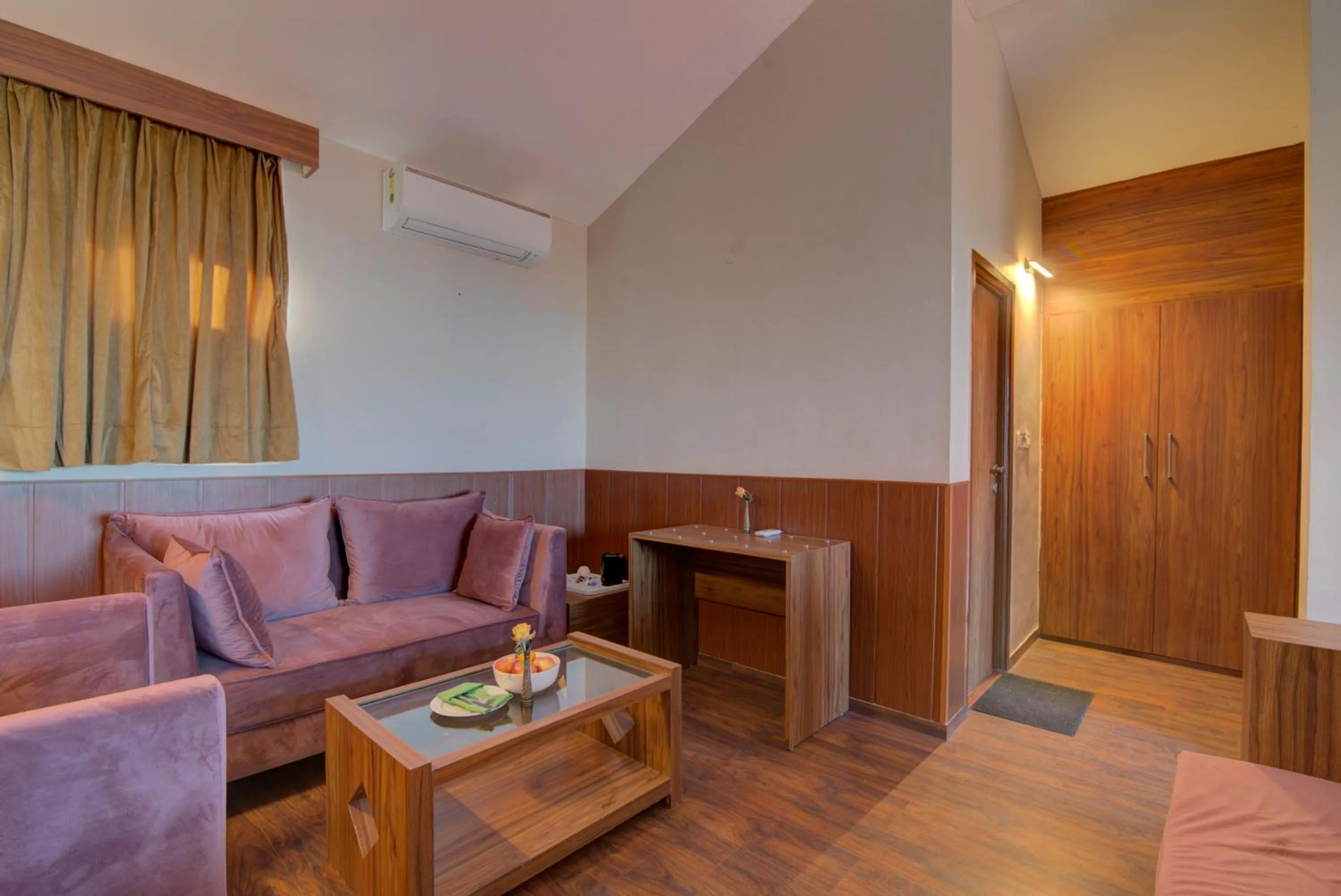 Living room in Tarika Resort & Spa , Chail