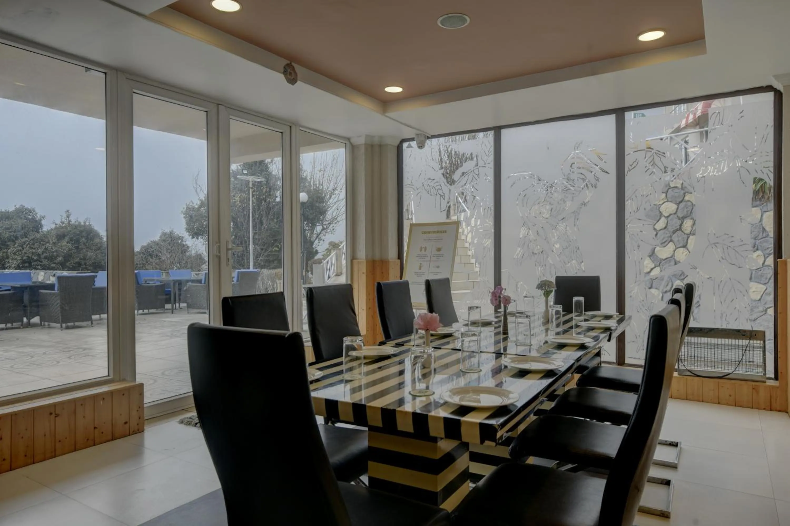 Restaurant/places to eat in Tarika Resort & Spa , Chail