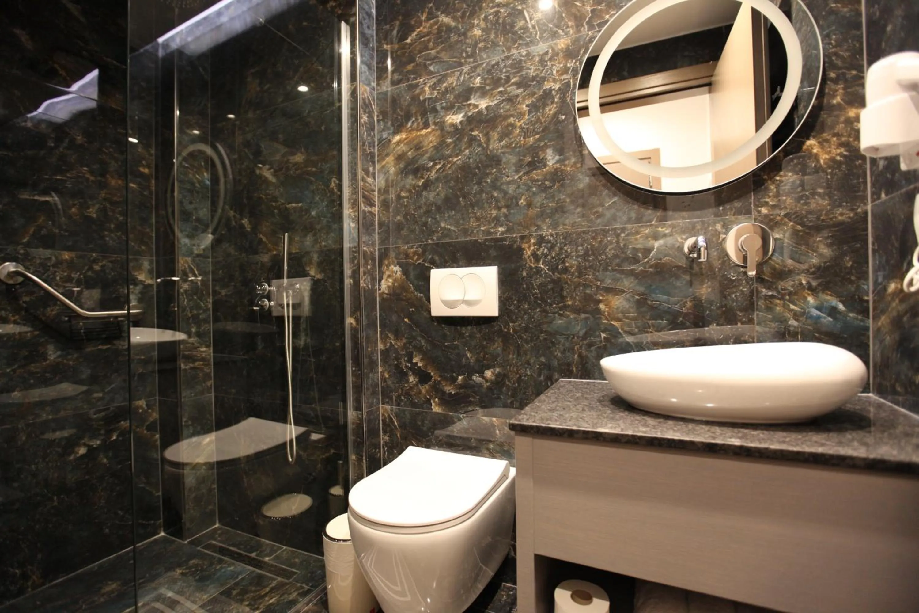Bathroom in Hotel Mare 2